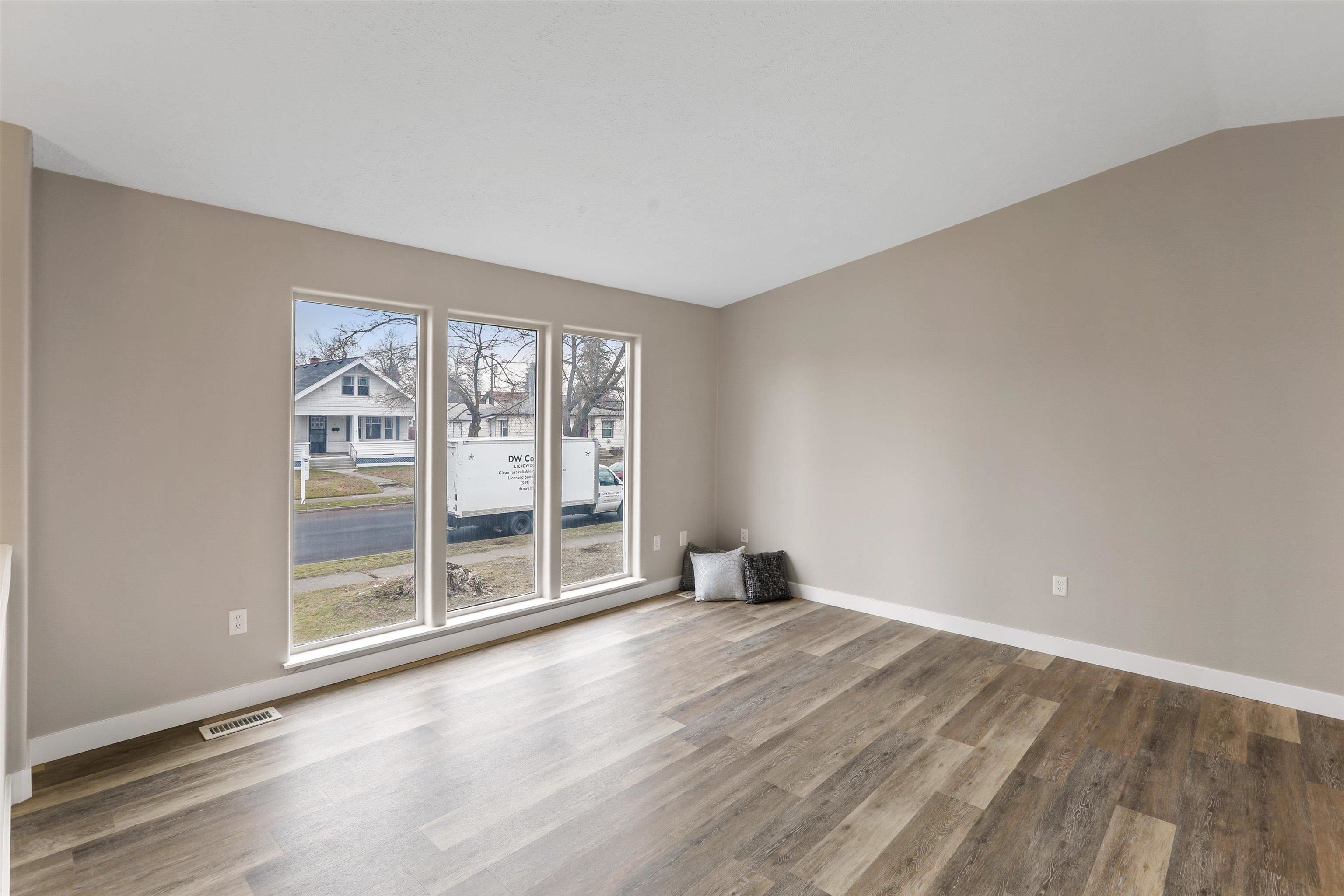 308 E Crown Ave - Photo 3
