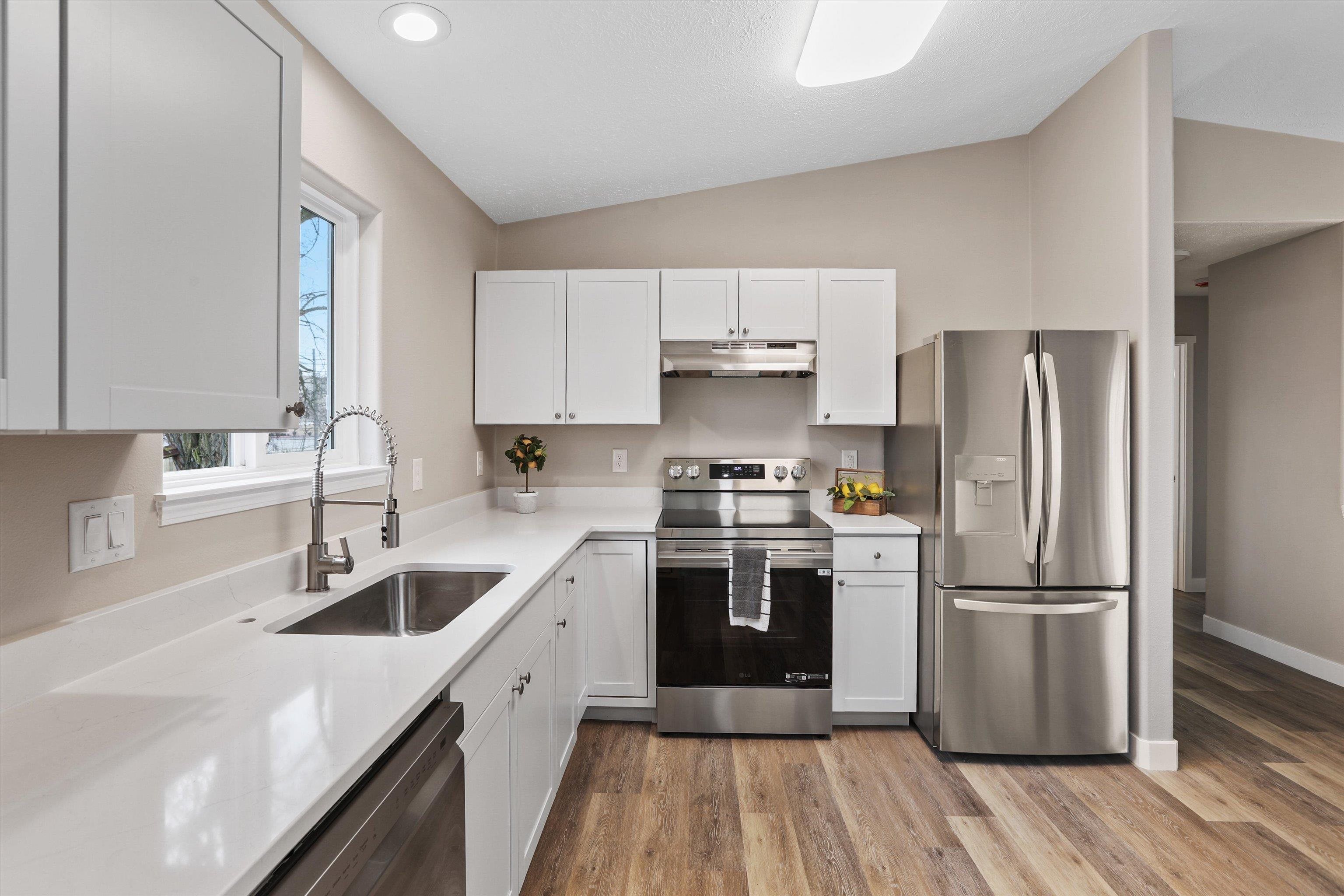 308 E Crown Ave - Photo 6