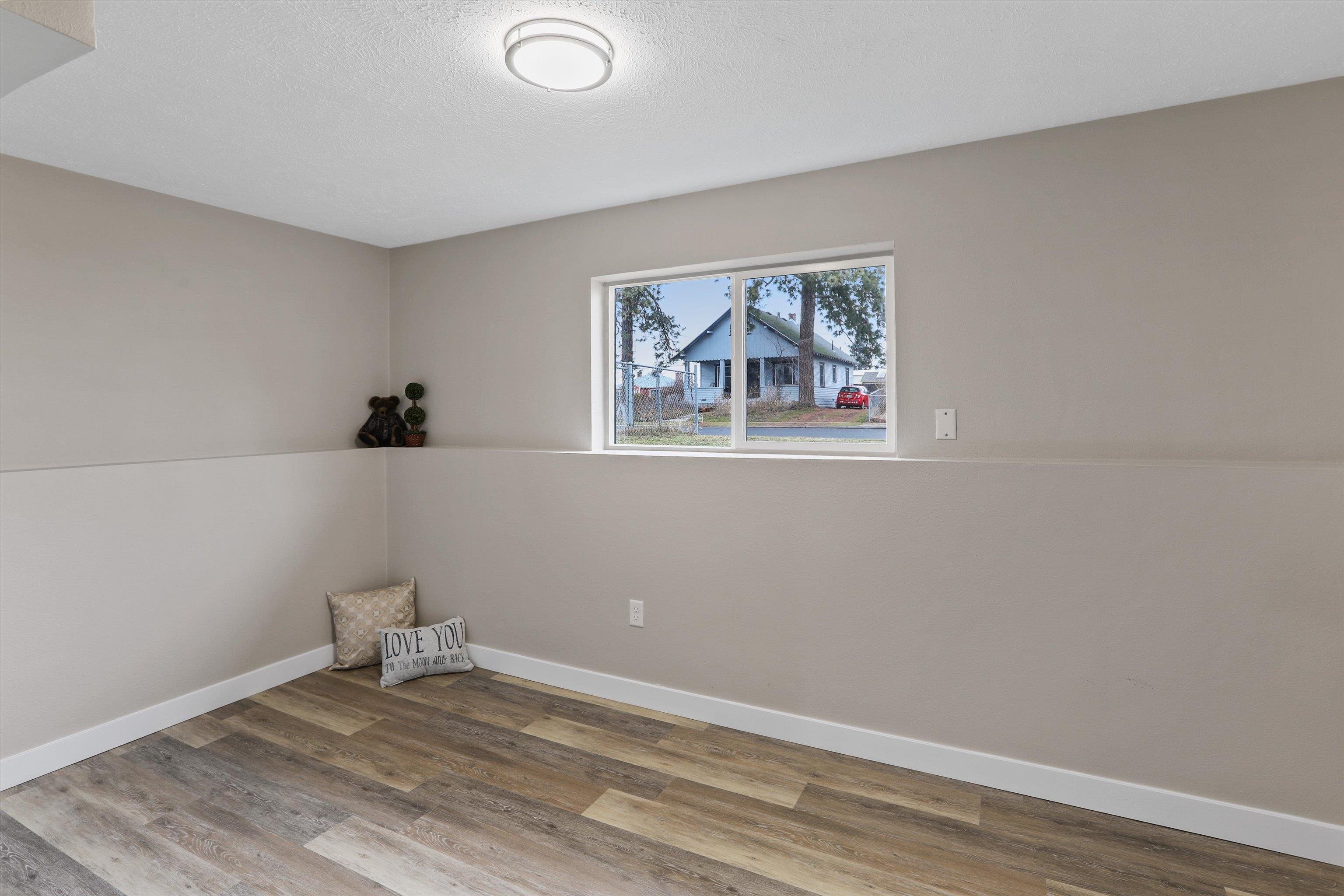 308 E Crown Ave - Photo 12