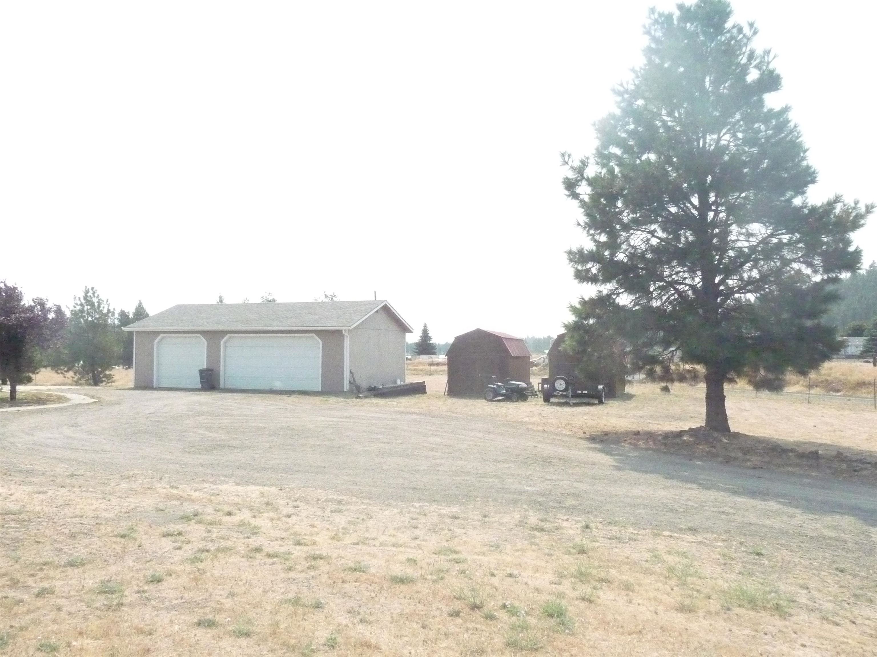 13724 W Medical Lakes 4 Lakes Rd - Photo 2