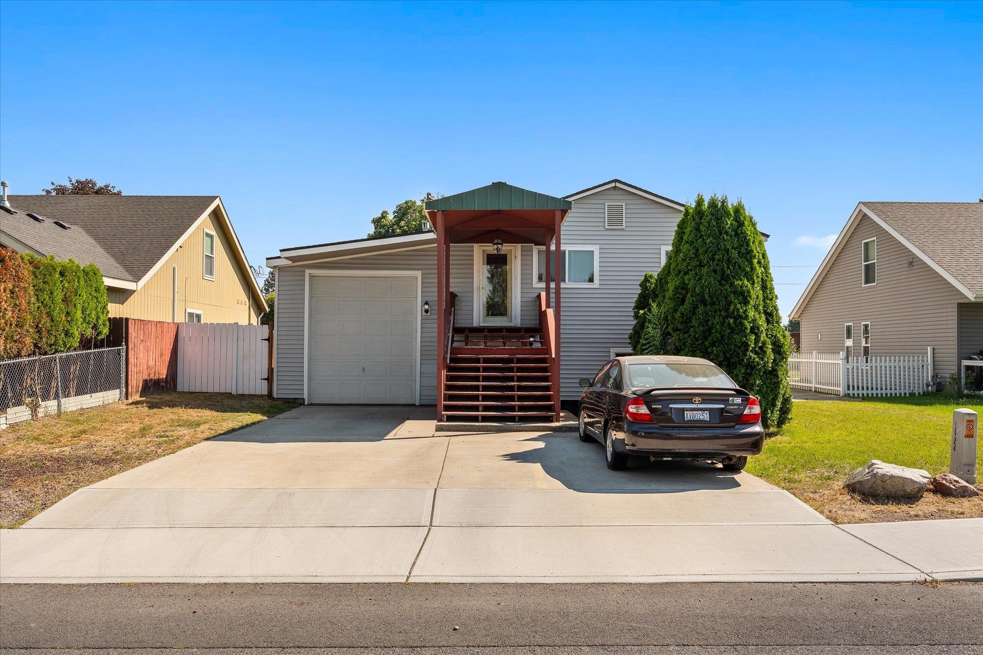 1924 E Weile Ave - Photo 2