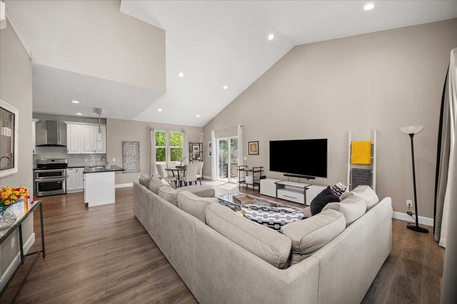 1213 S Highland Dr - Photo 3