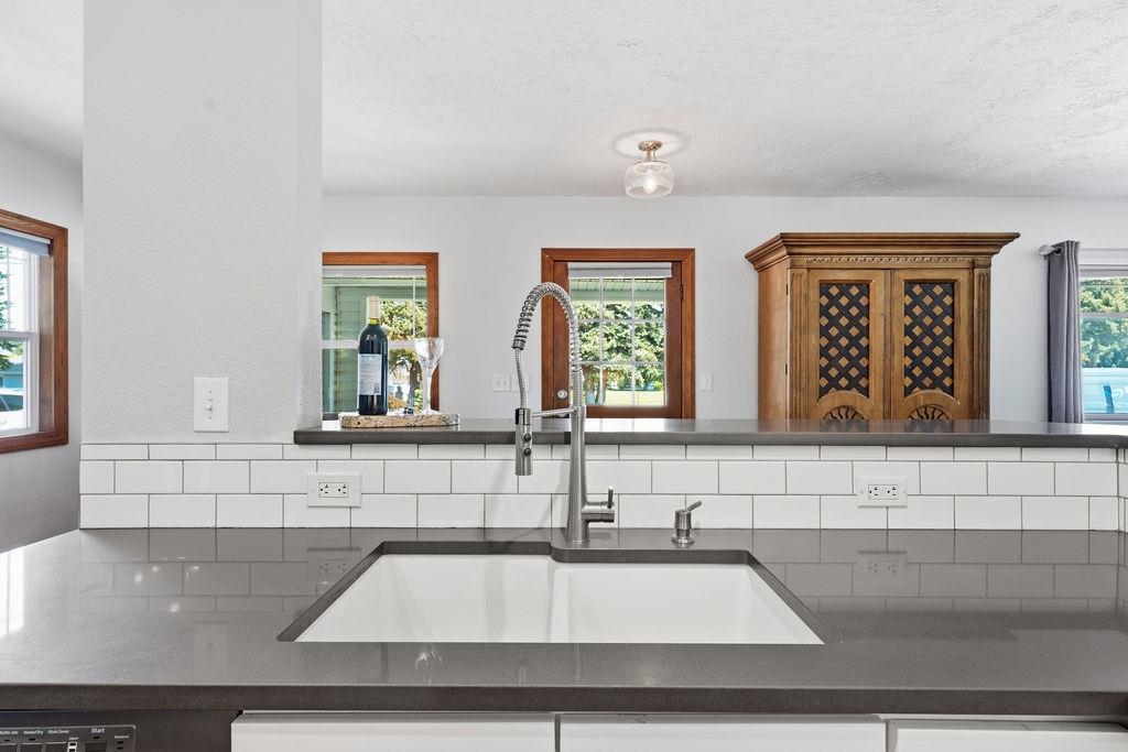 13804 E 16th Ave - Photo 11