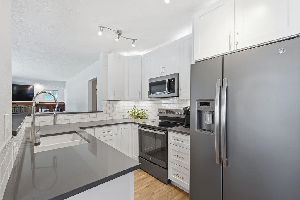 13804 E 16th Ave - Photo 8