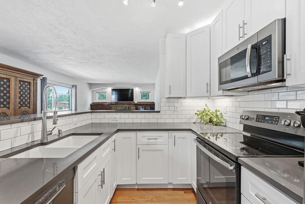 13804 E 16th Ave - Photo 9