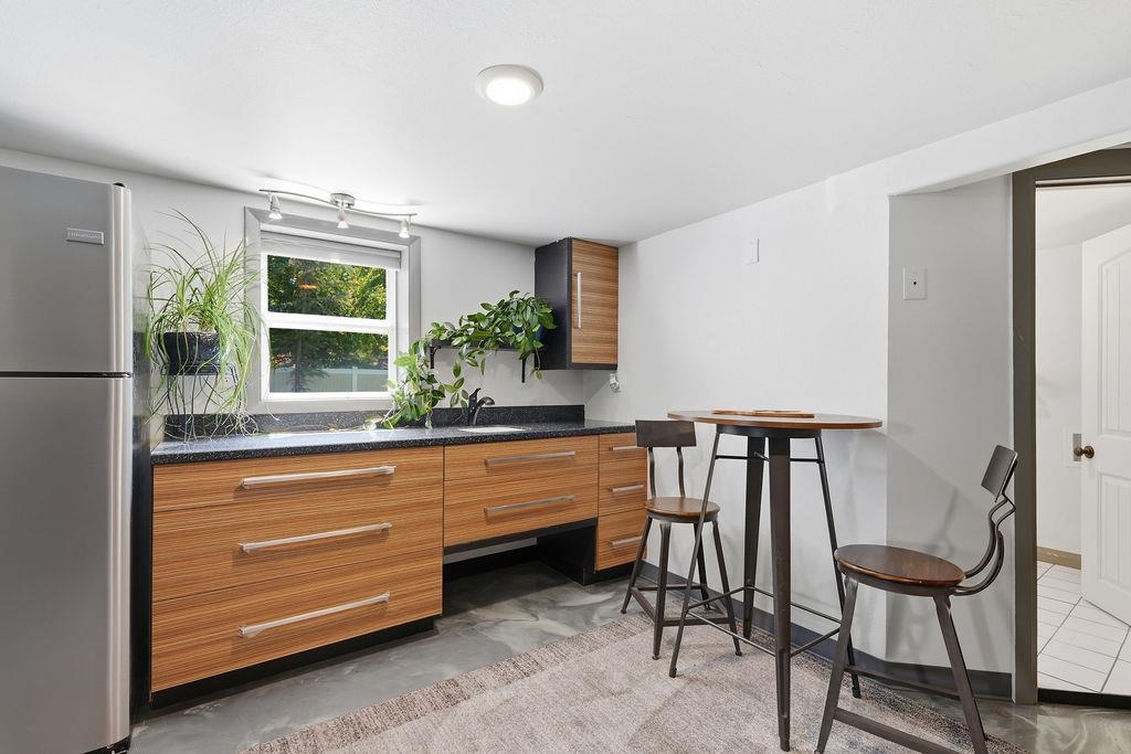 13804 E 16th Ave - Photo 34