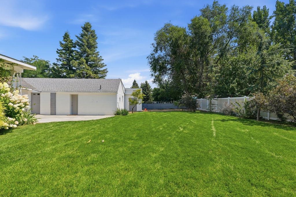 13804 E 16th Ave - Photo 45