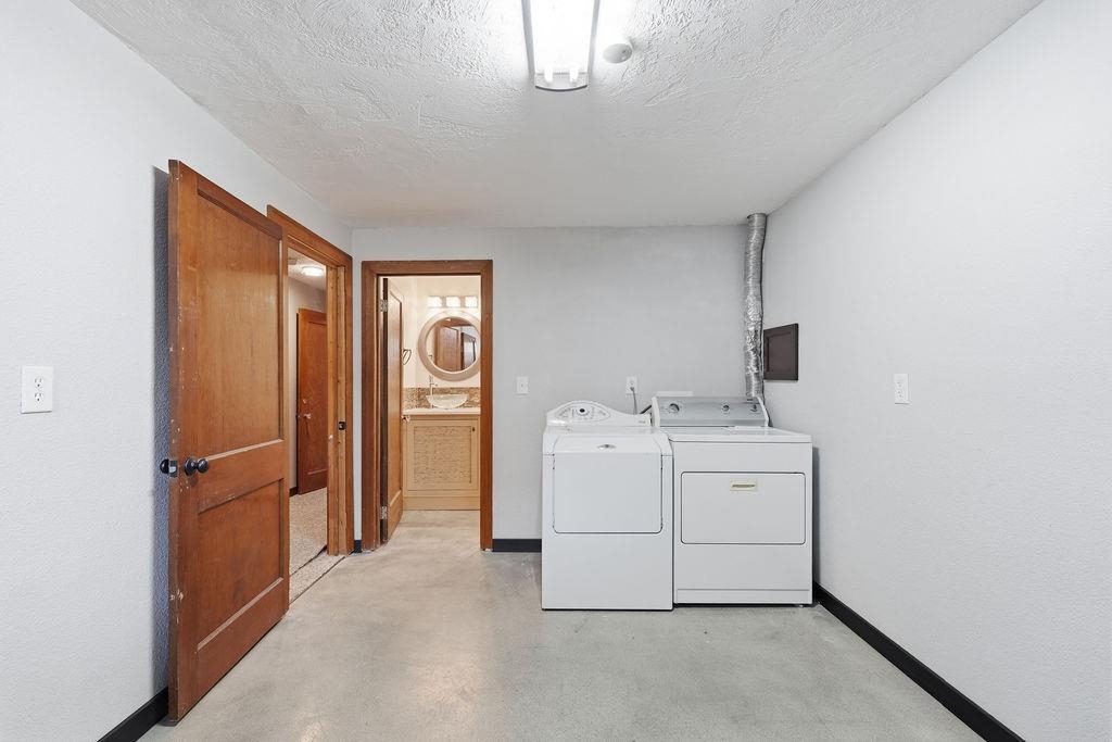 13804 E 16th Ave - Photo 28