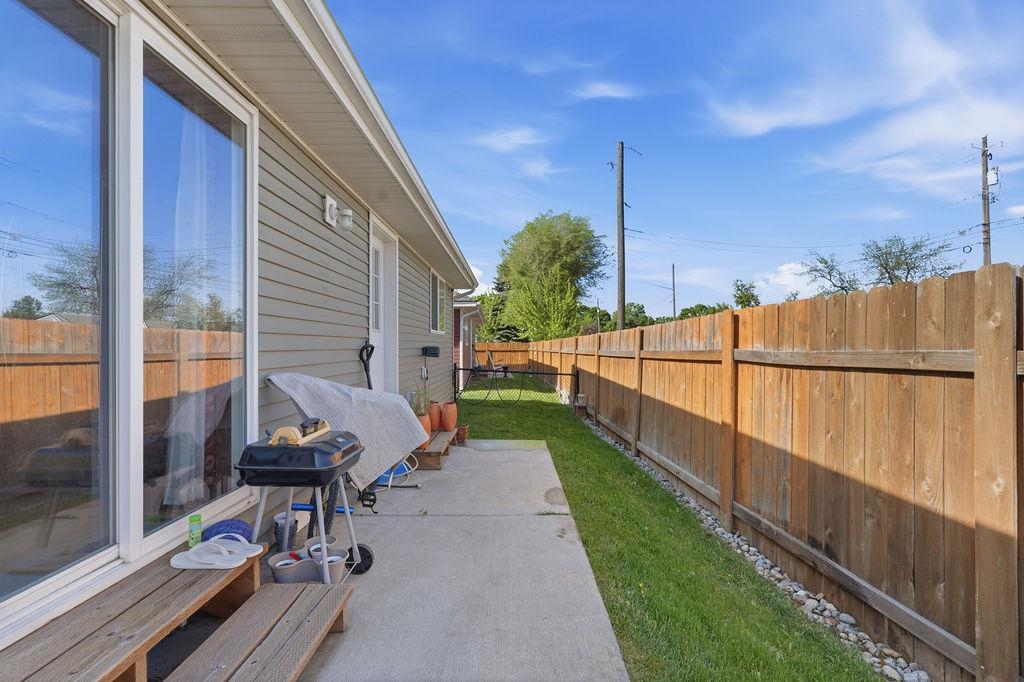 7125 N Crestline St - Photo 23