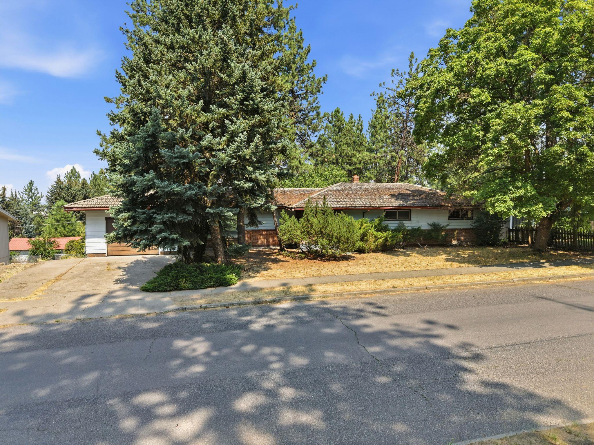 4015 E 17th Ave - Photo 1