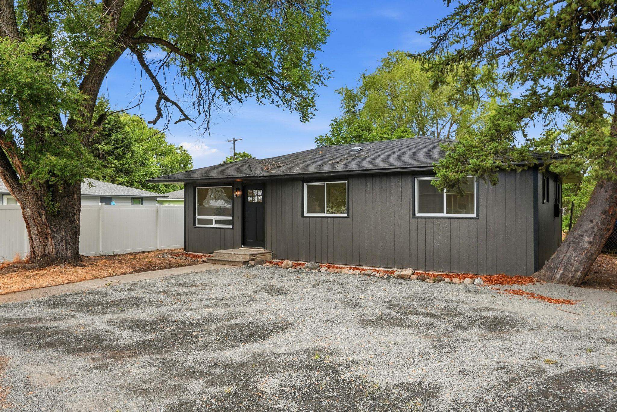 8309 E knox Ave - Photo 2