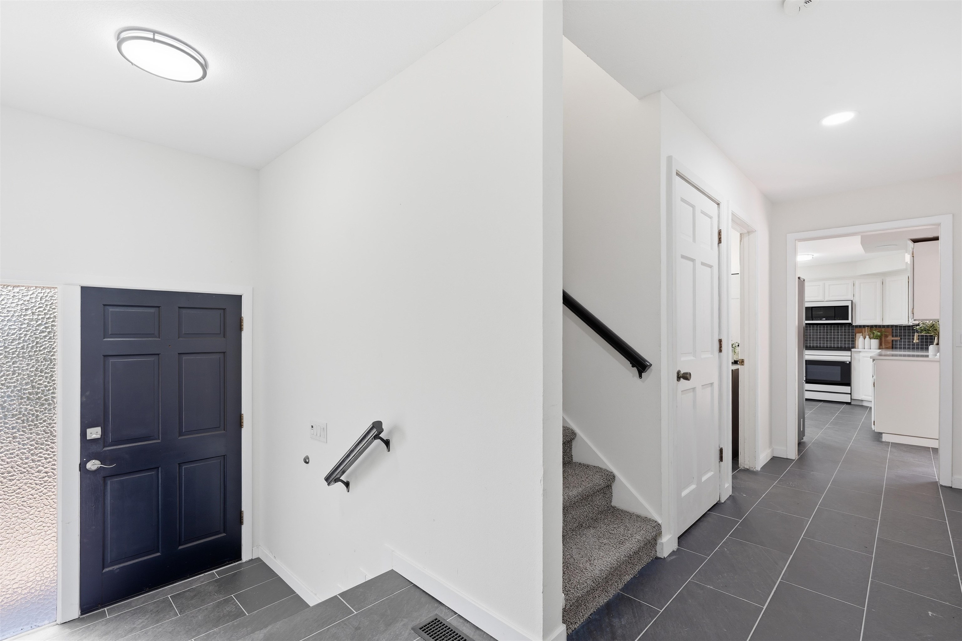 3660 W Rosamond Ave - Photo 4