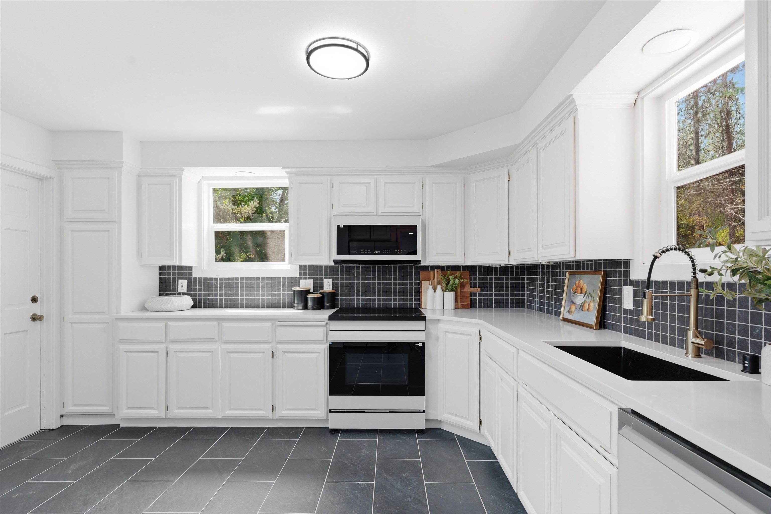 3660 W Rosamond Ave - Photo 7
