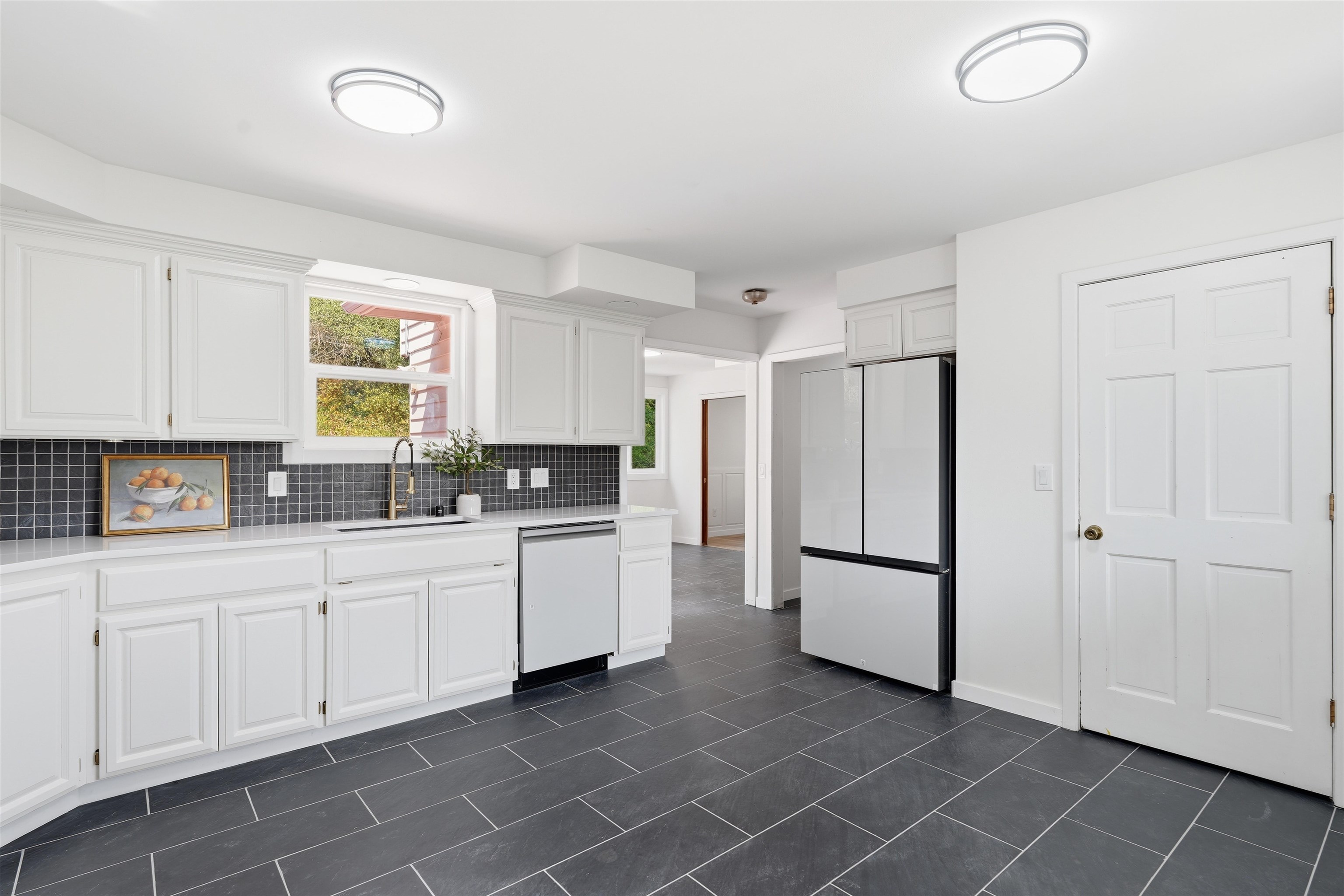 3660 W Rosamond Ave - Photo 8