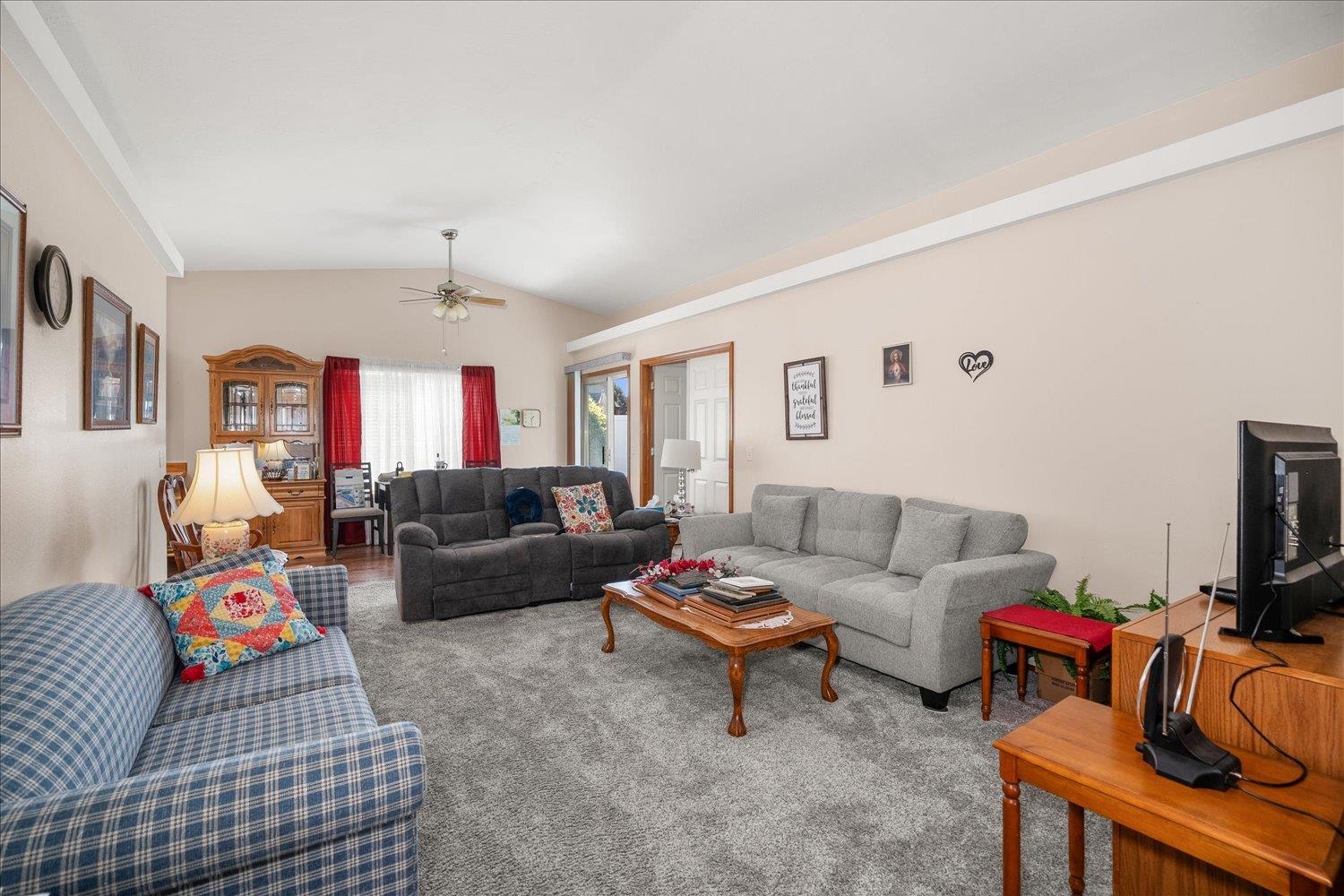 23008 E Remington Ln - Photo 2