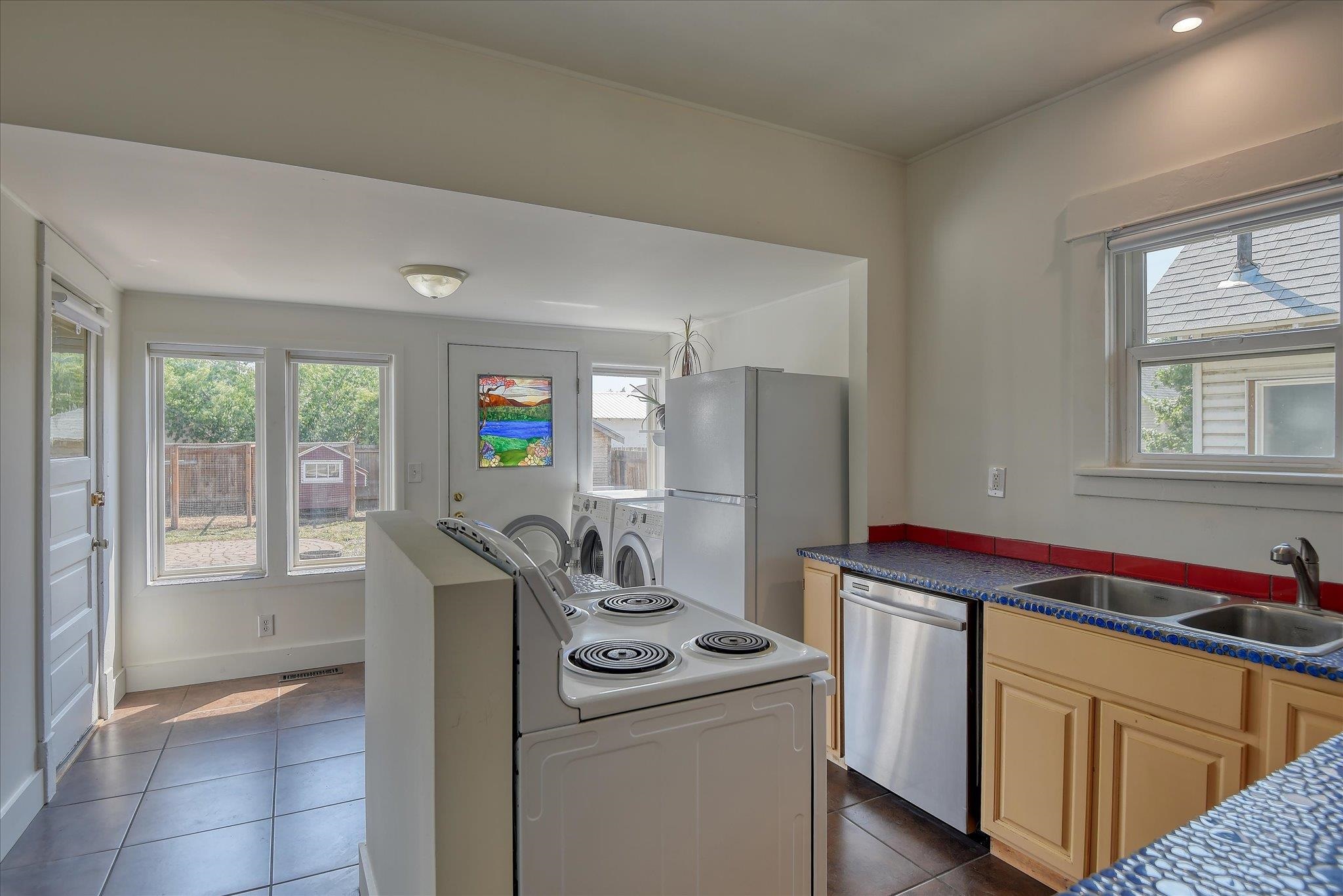 1917 W Mansfield Ave - Photo 5