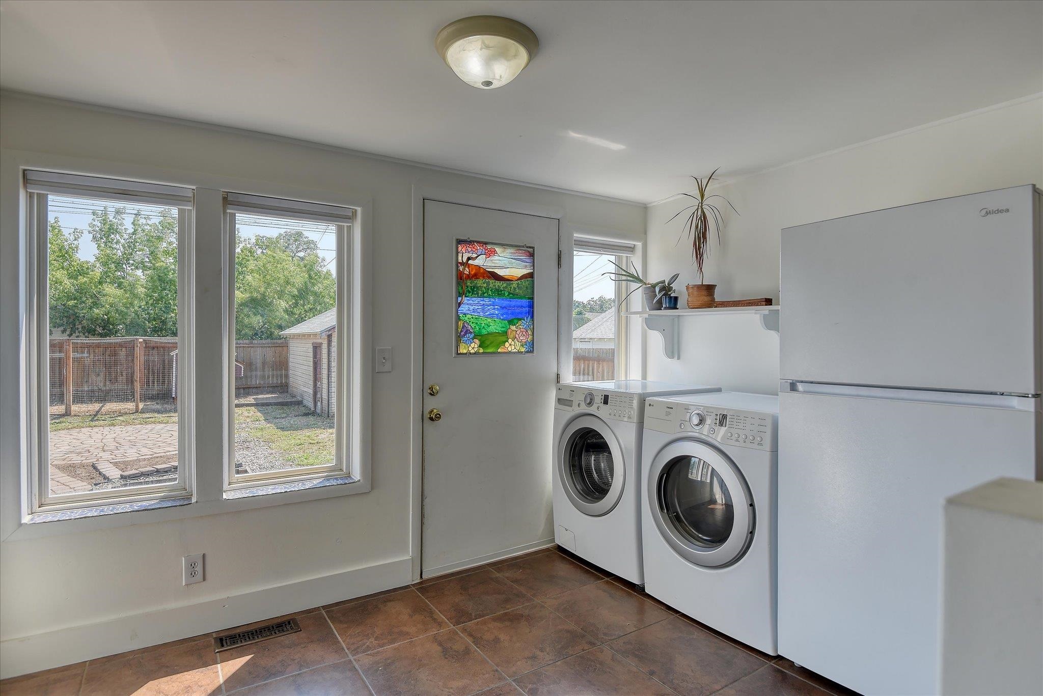 1917 W Mansfield Ave - Photo 6