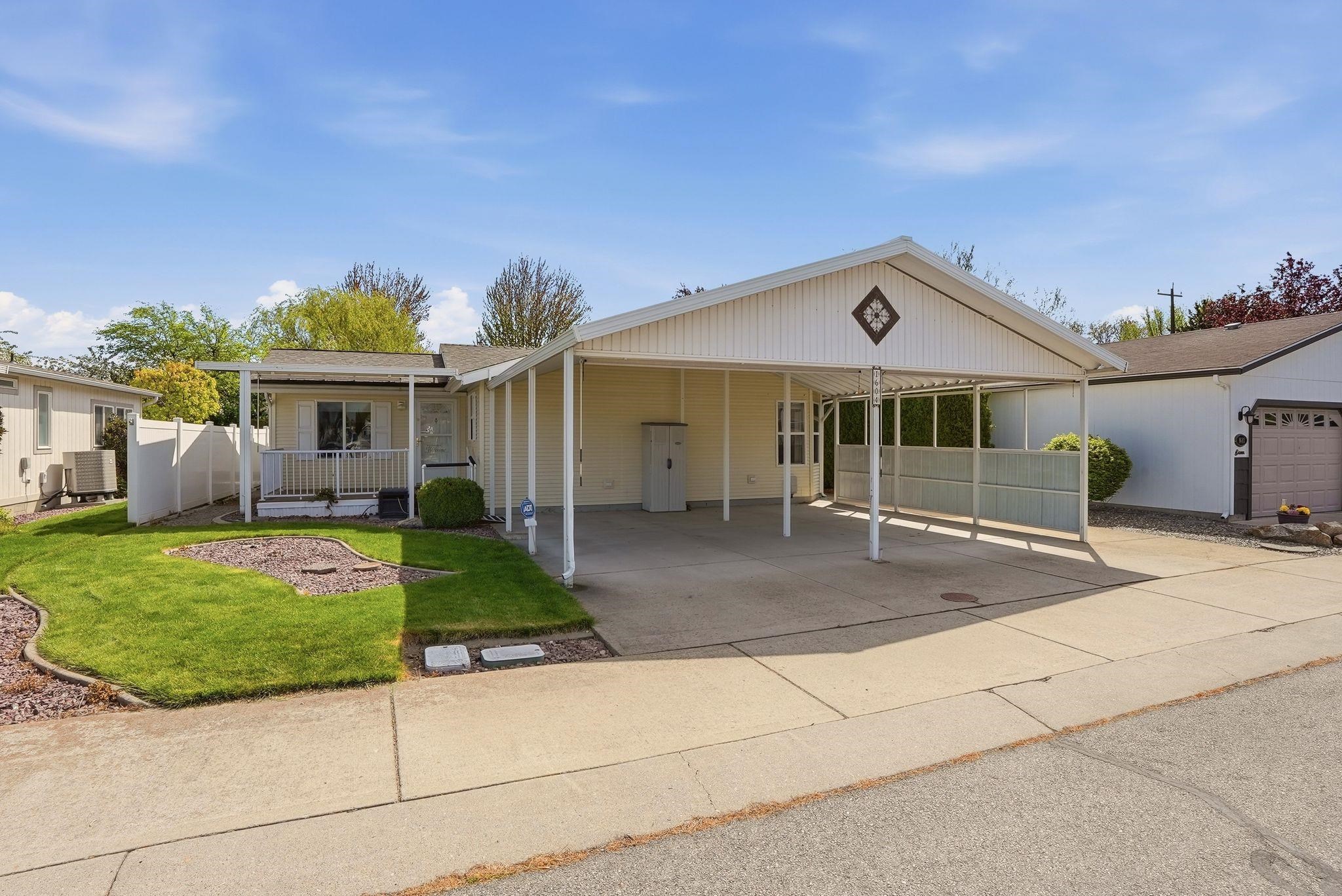 1604 N Hodges Ln - Photo 1