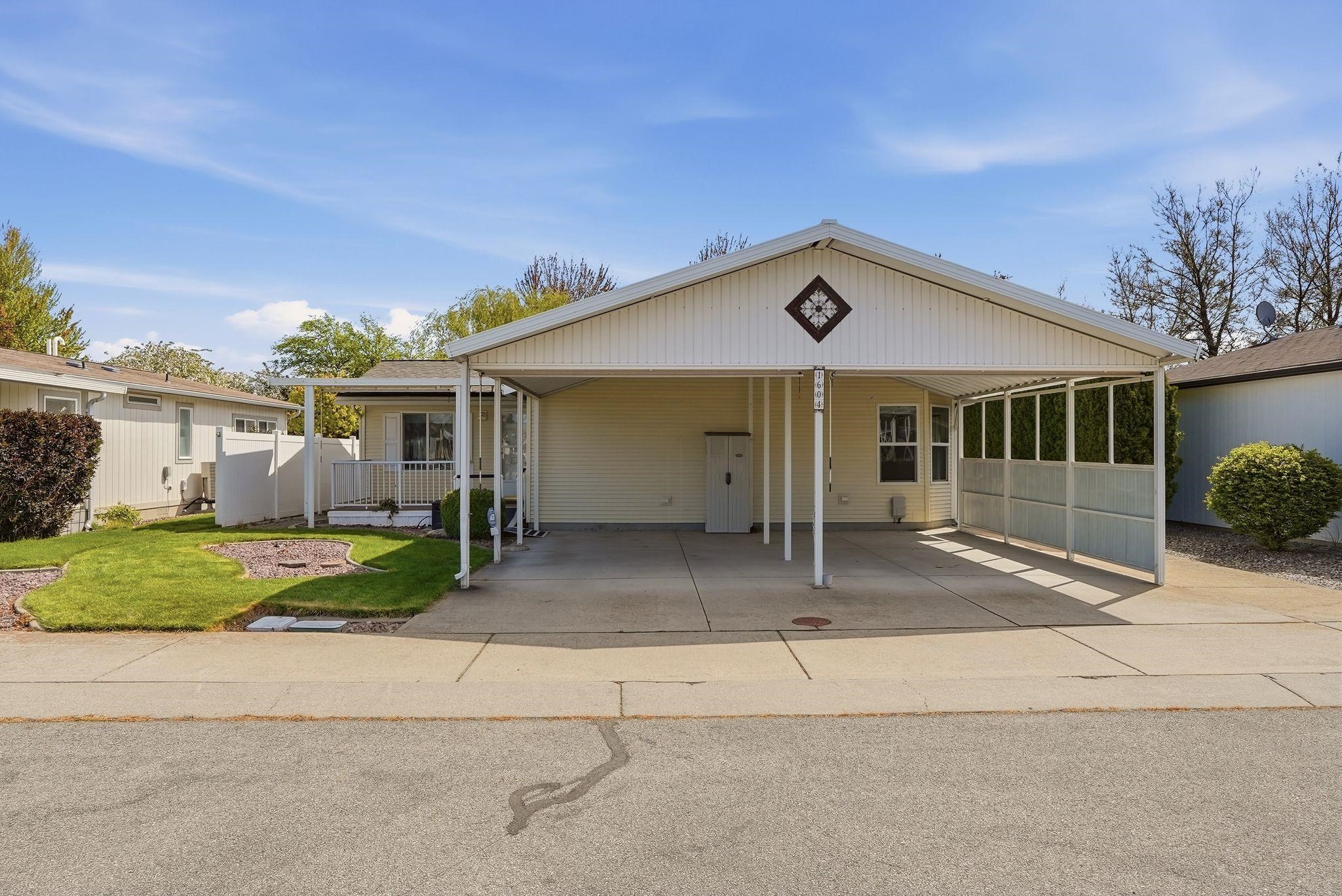1604 N Hodges Ln - Photo 2