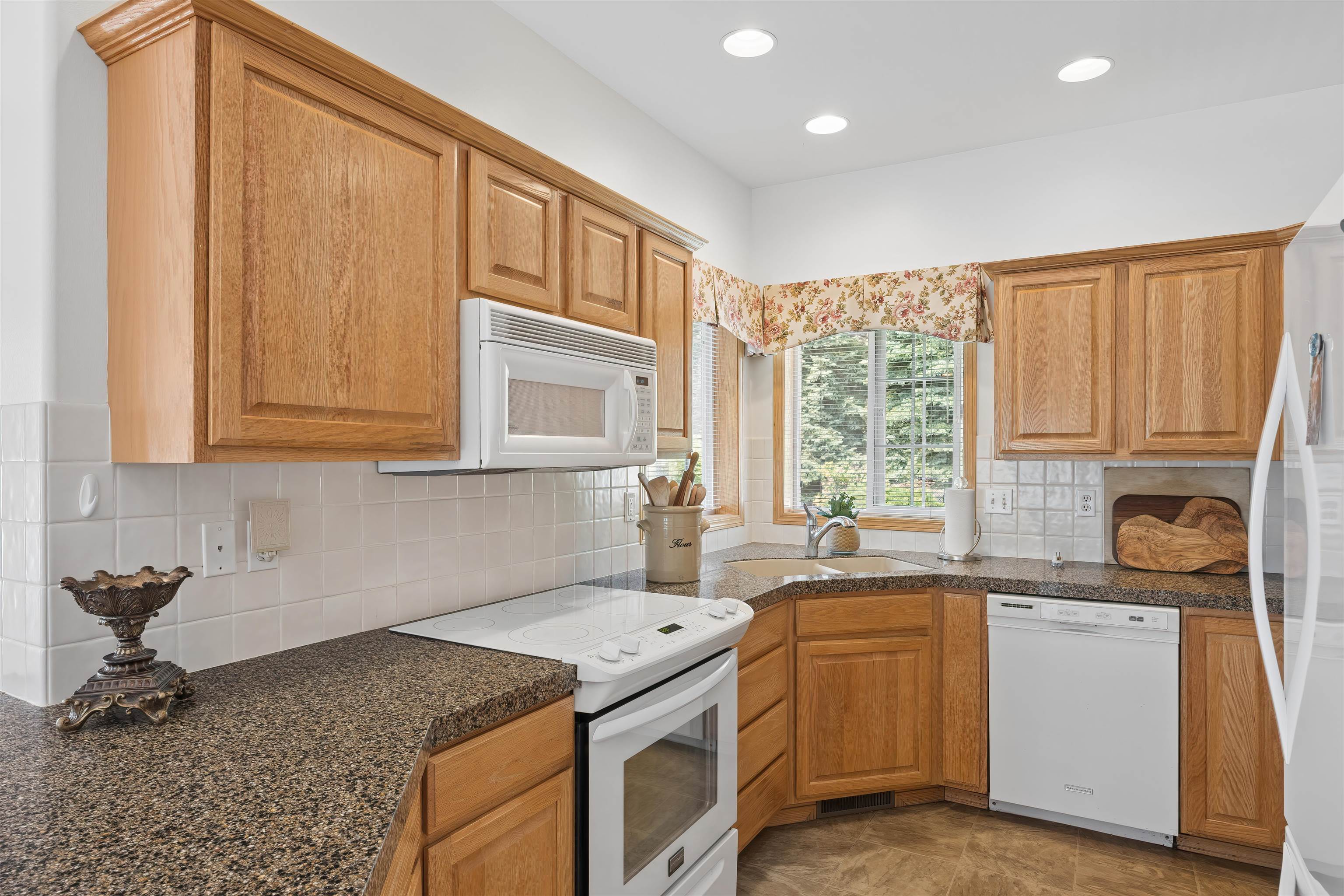 7015 N East Bluff Ct - Photo 18