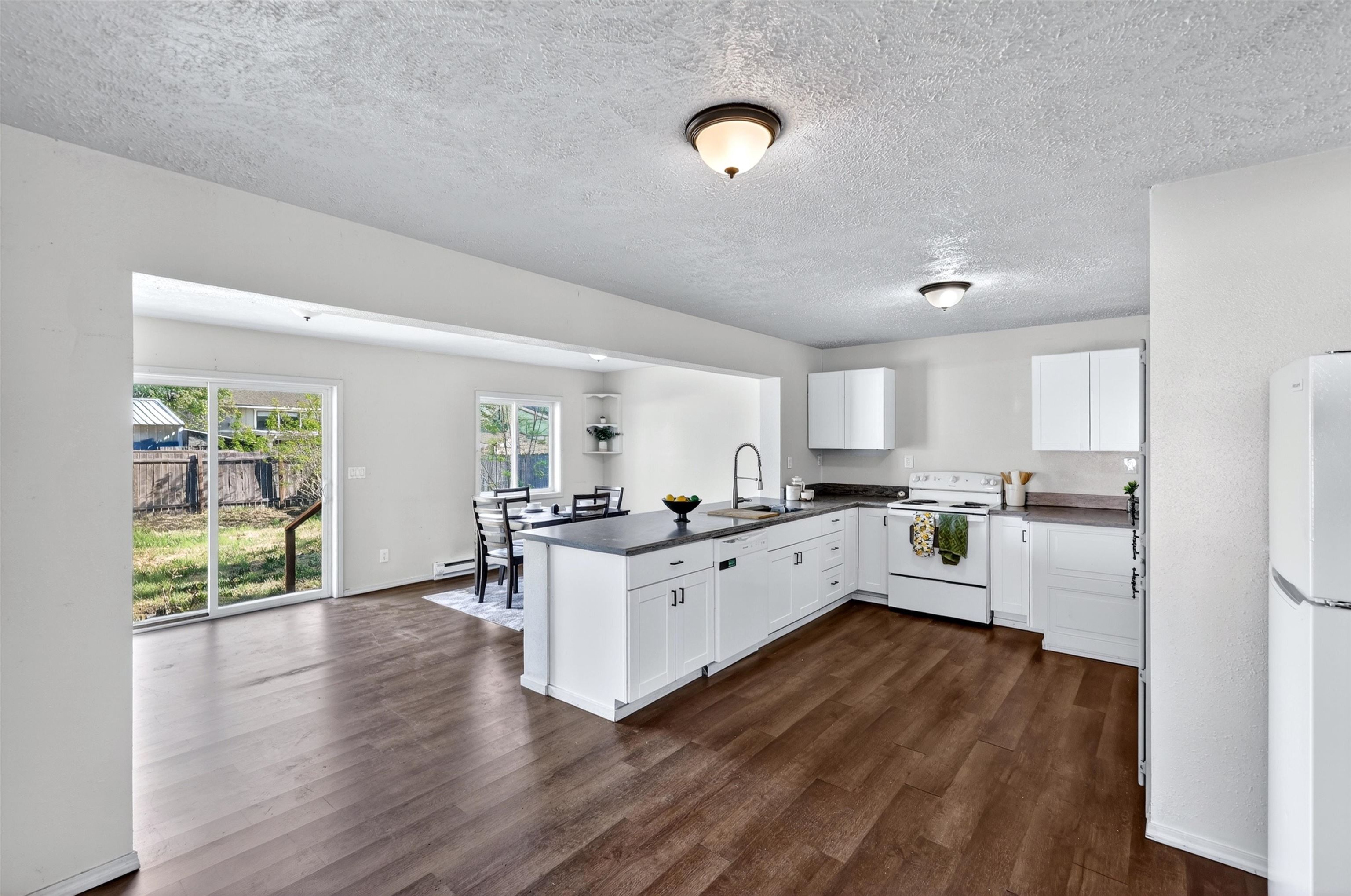 1203 E Broad Ave - Photo 3