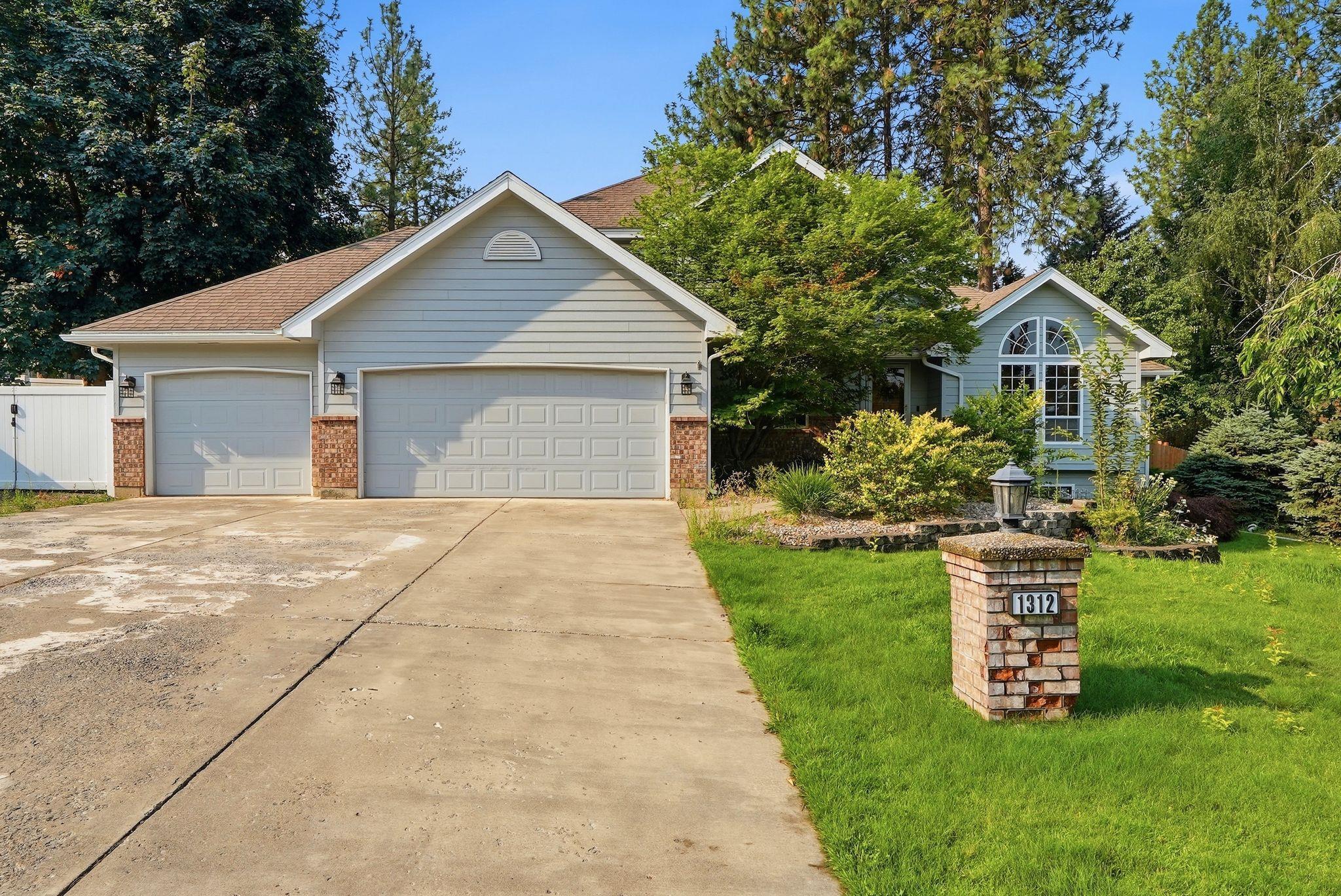 1312 E Brierwood Dr - Photo 1