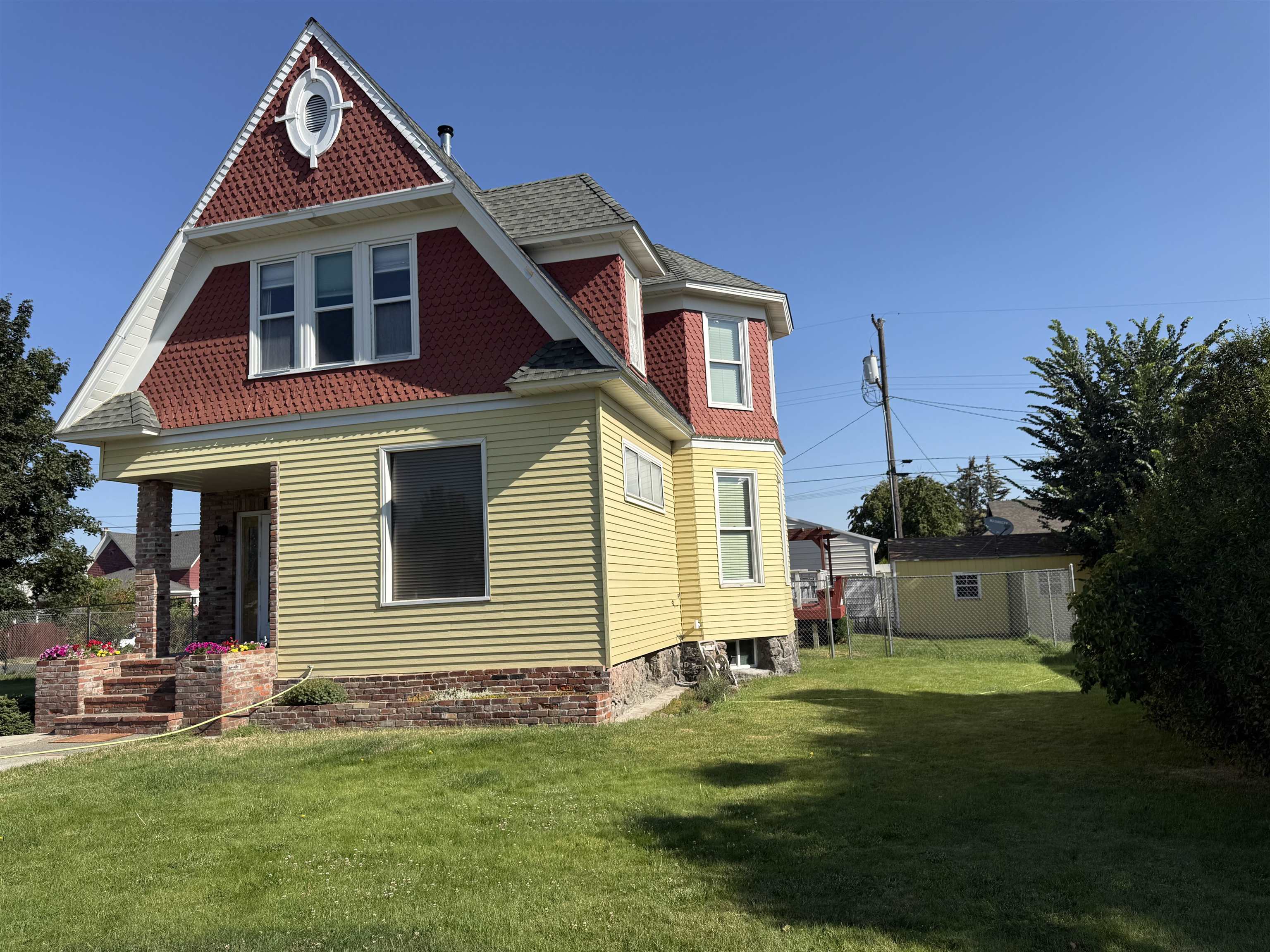 520 Marshall St - Photo 3