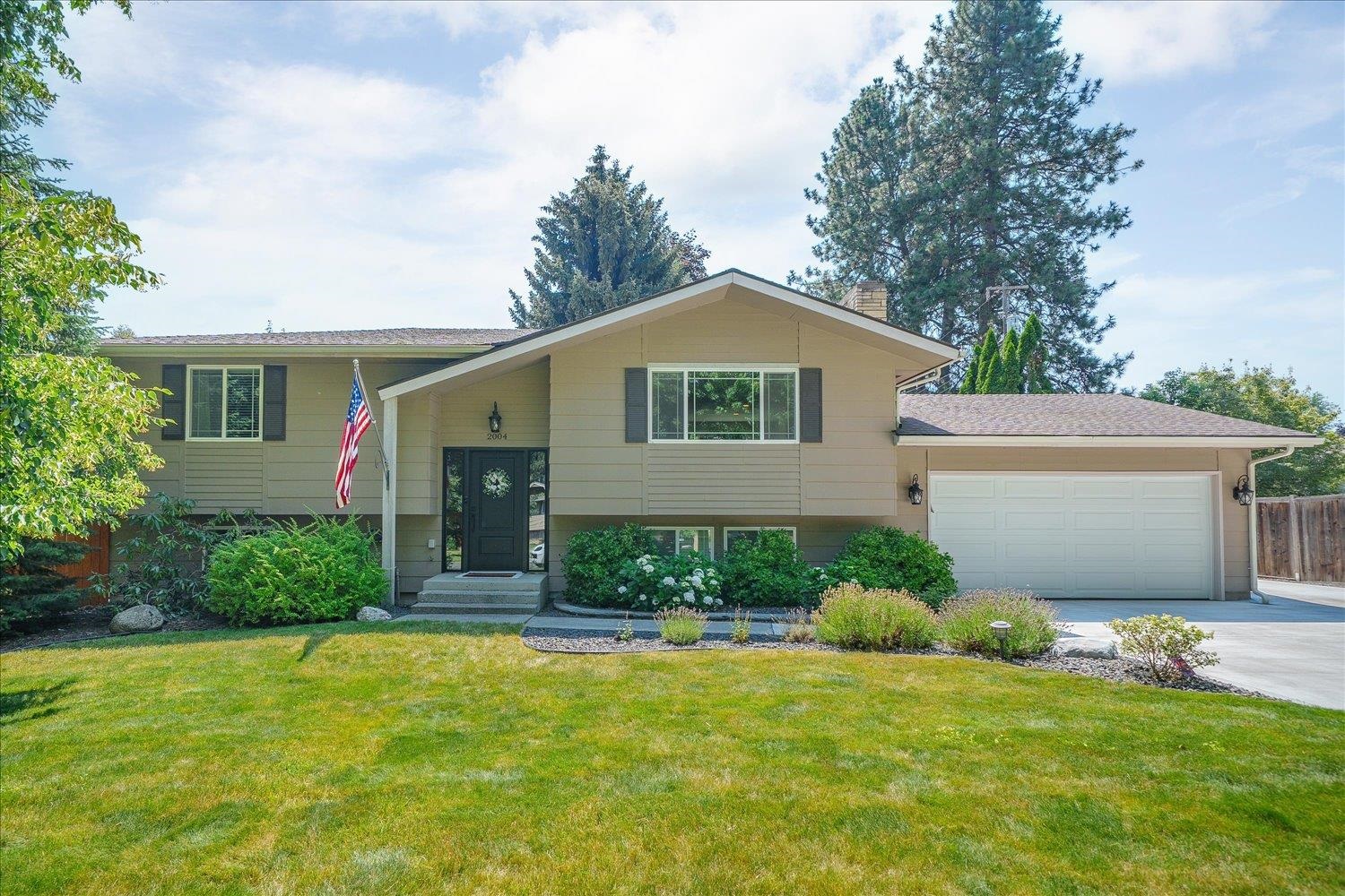 2004 E 55th Ave - Photo 1