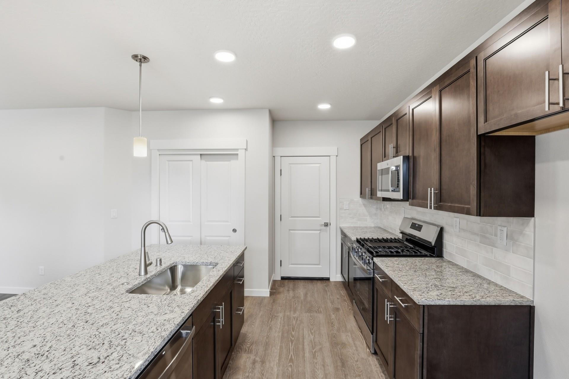 5311 N Ainsworth Ln - Photo 2