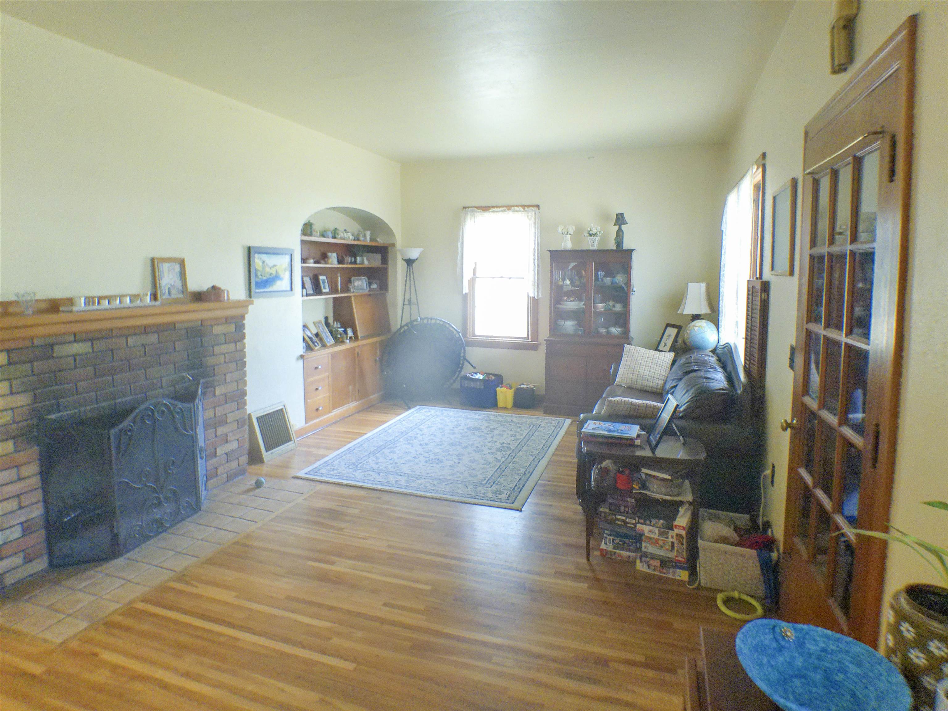 638 E 6th Ave - Photo 3