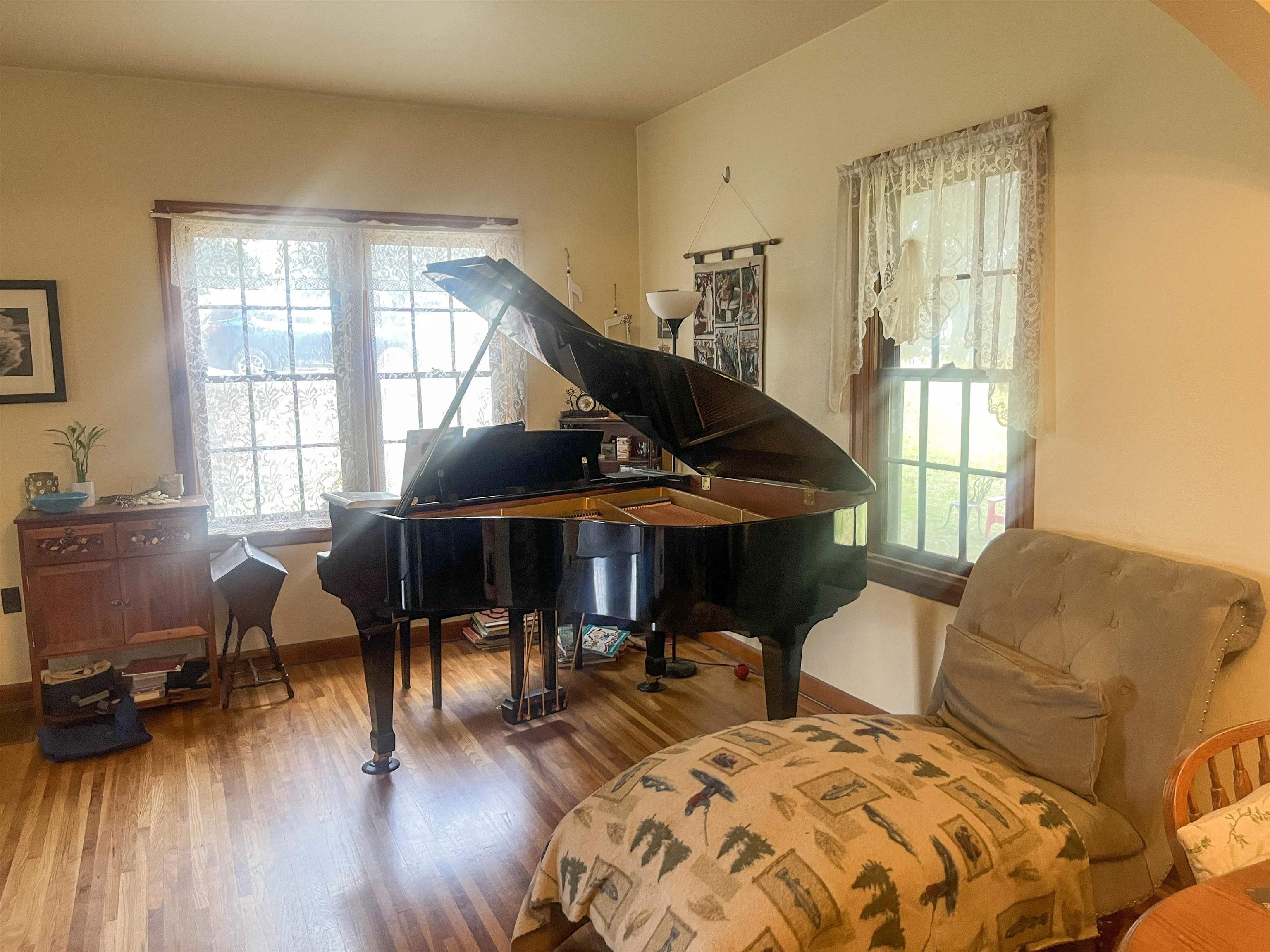 638 E 6th Ave - Photo 6
