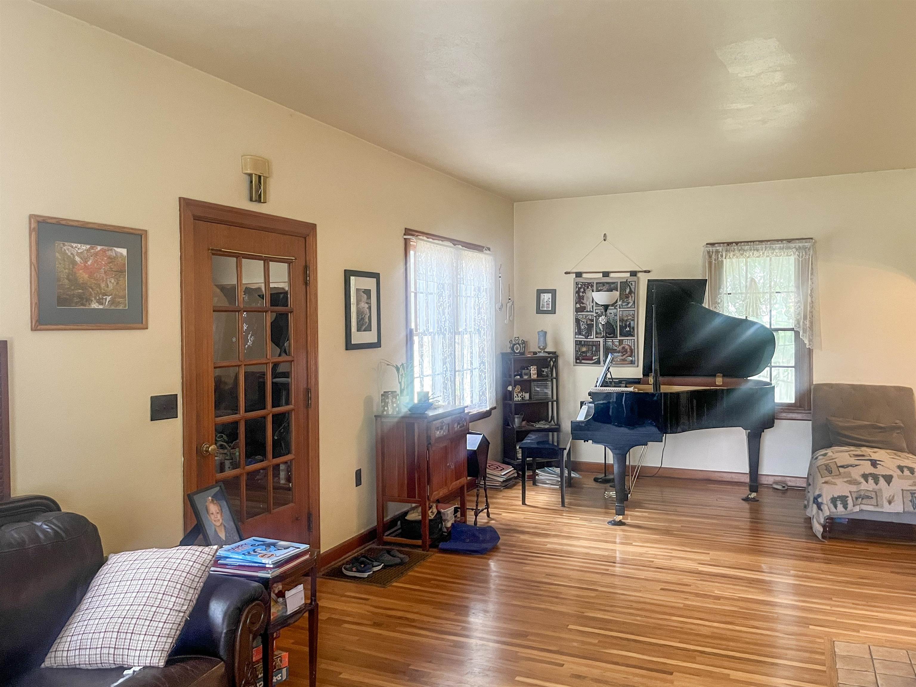 638 E 6th Ave - Photo 8