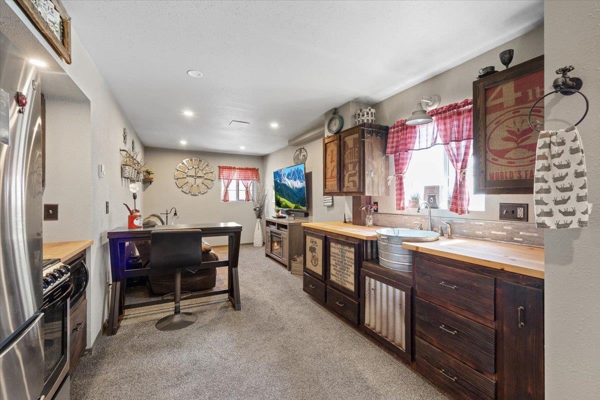 6520 Pine Ridge Way - Photo 8