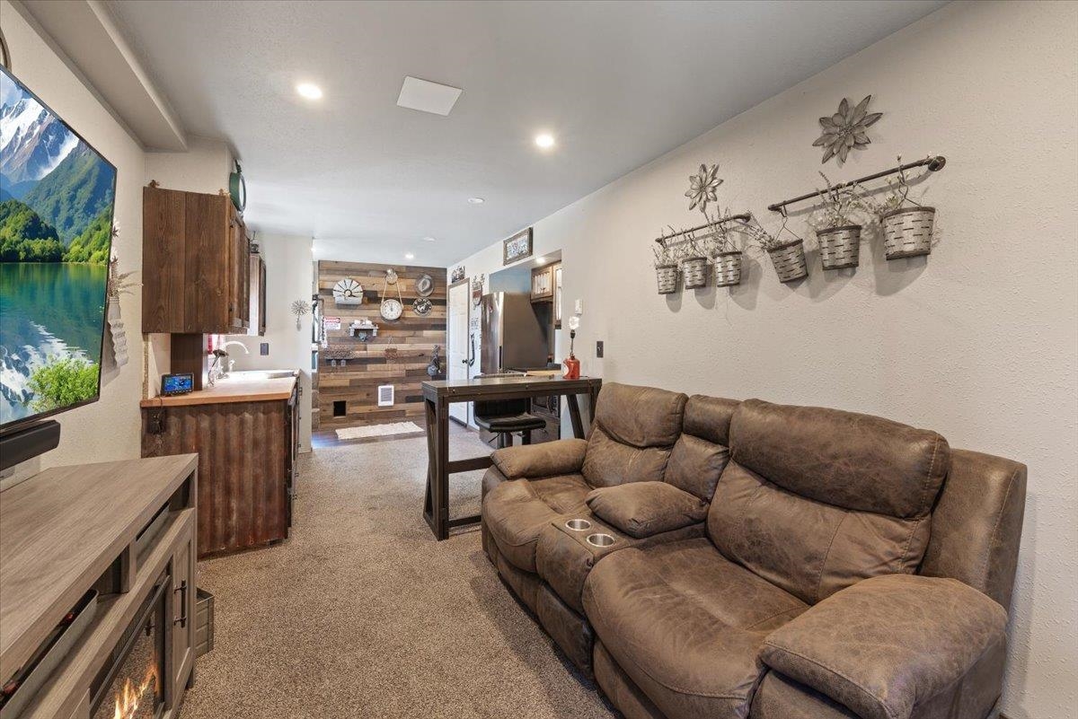 6520 Pine Ridge Way - Photo 10