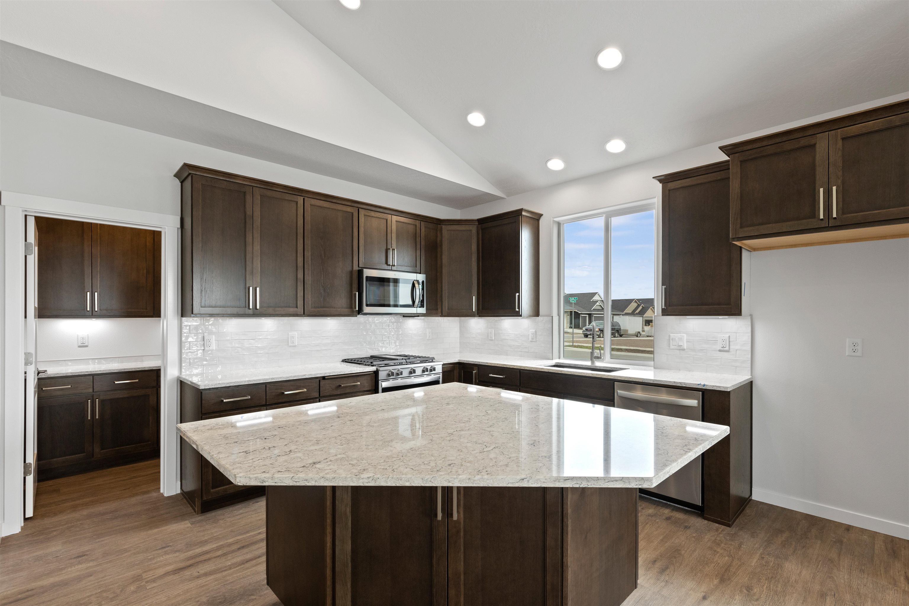 12225 N VALENCIA Ave - Photo 3