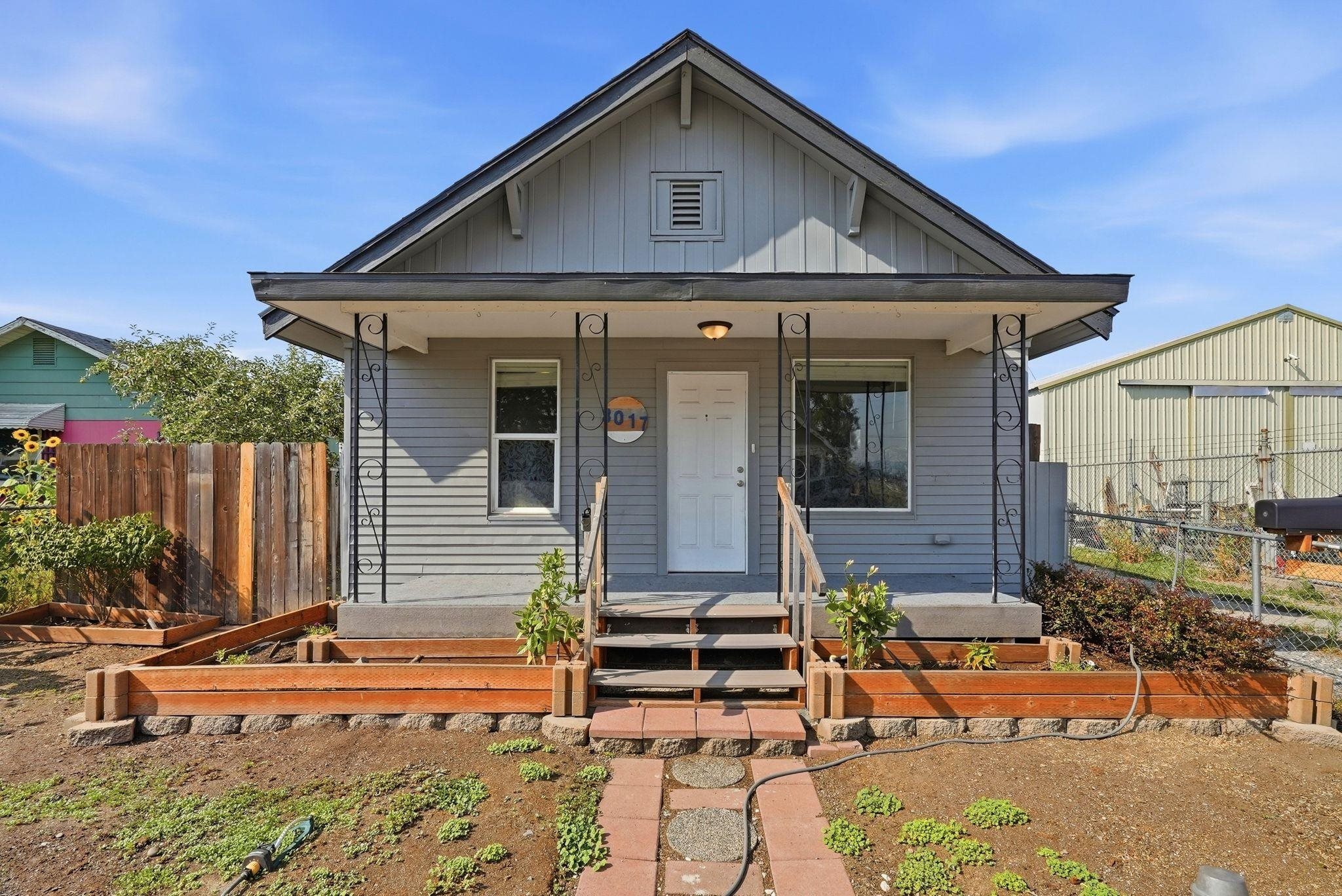 3017 E Rowan Ave - Photo 1