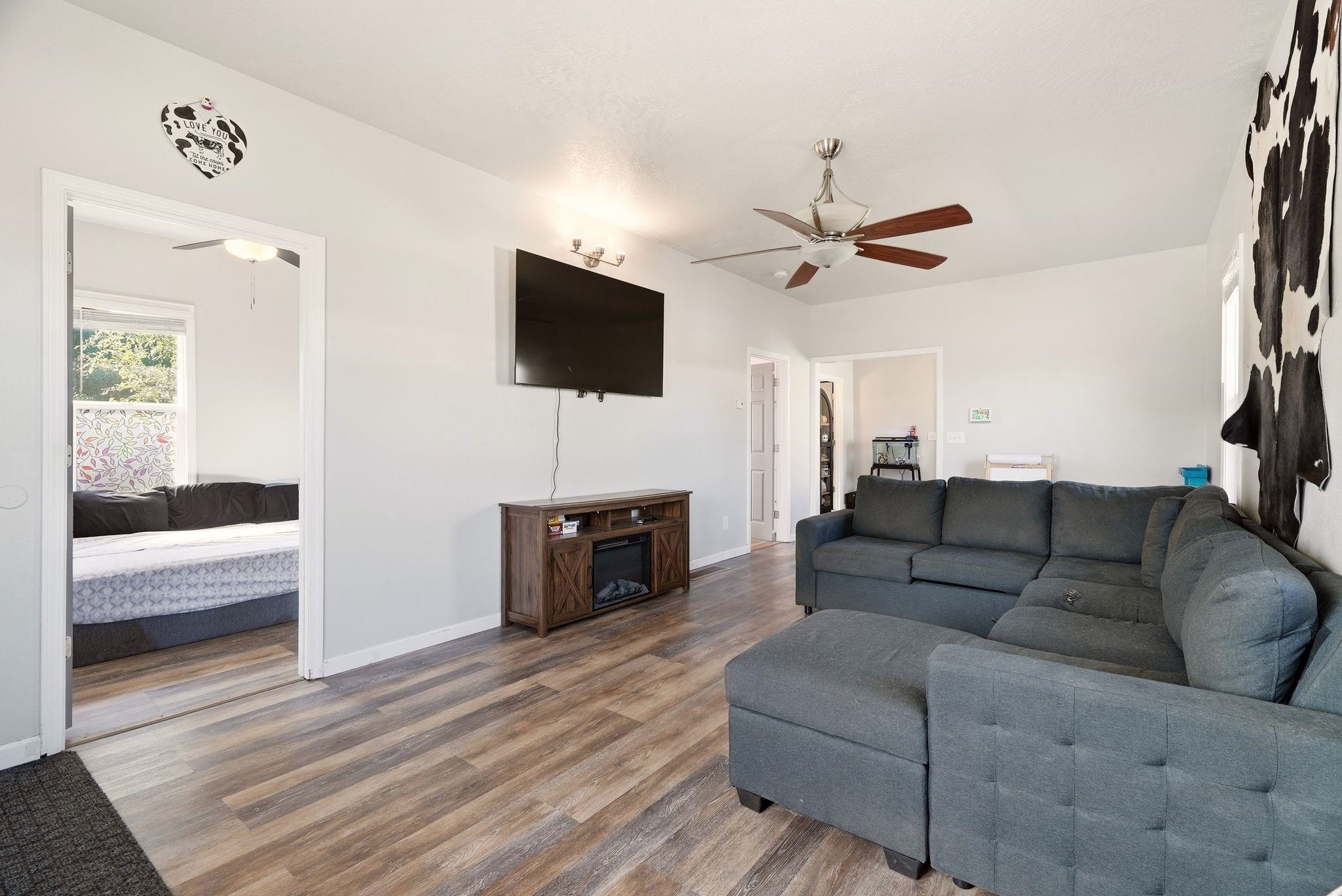 3017 E Rowan Ave - Photo 4