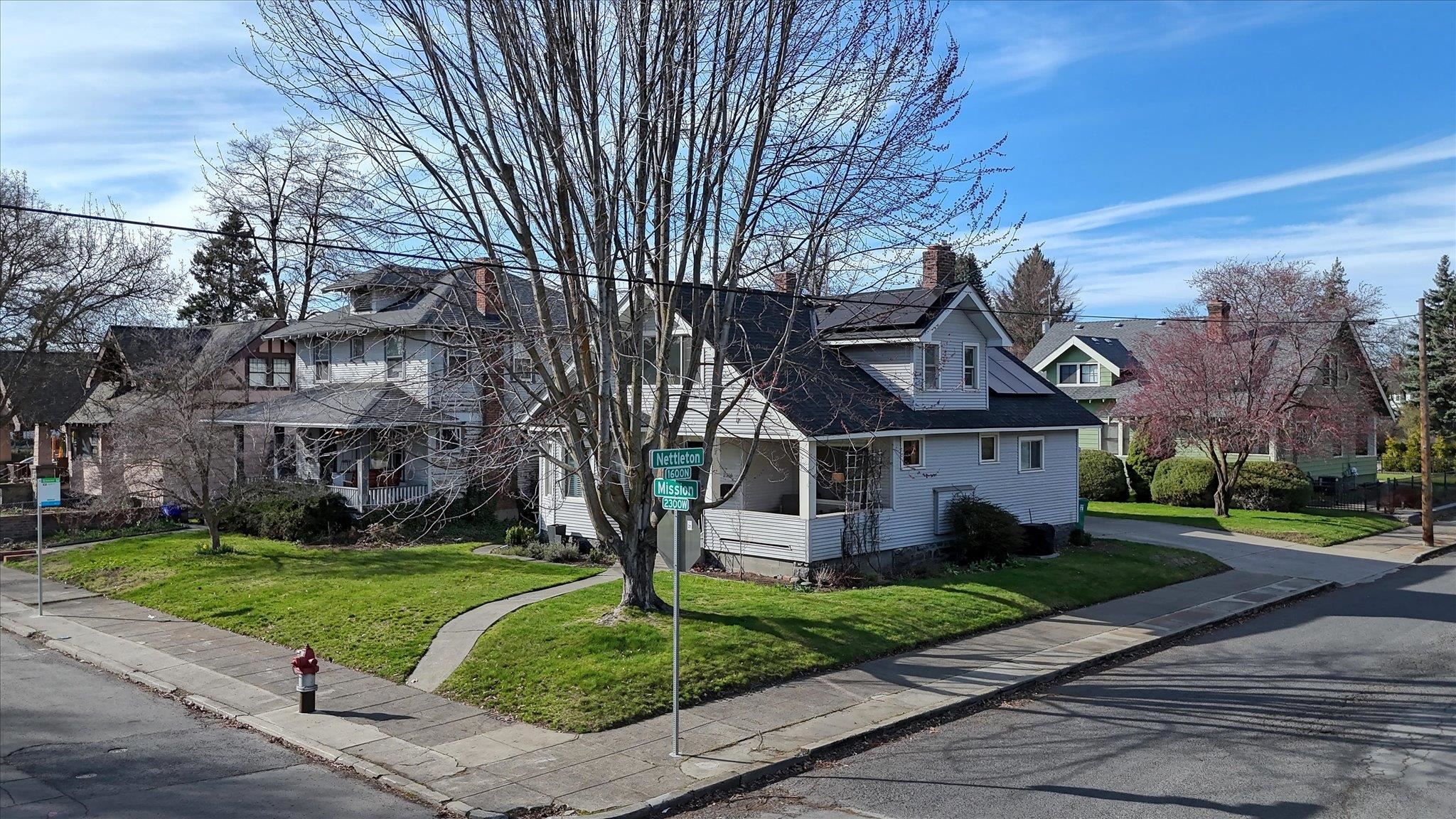 2304 W Mission Ave - Photo 1