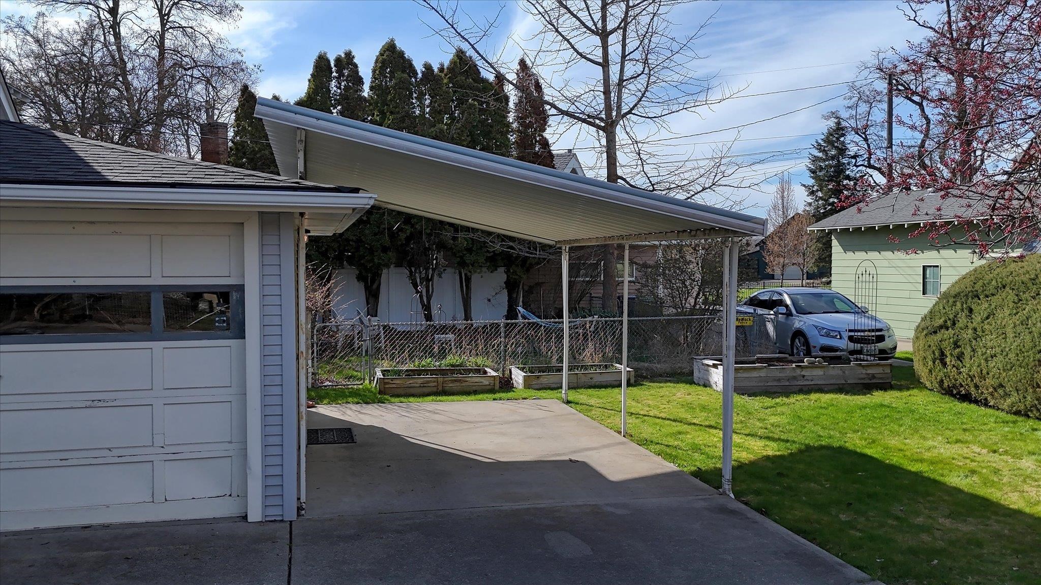 2304 W Mission Ave - Photo 33