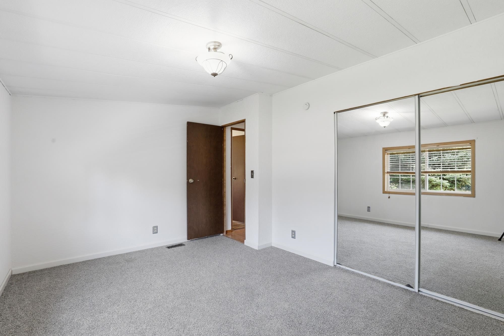 40218 N NEWPORT Hwy - Photo 22