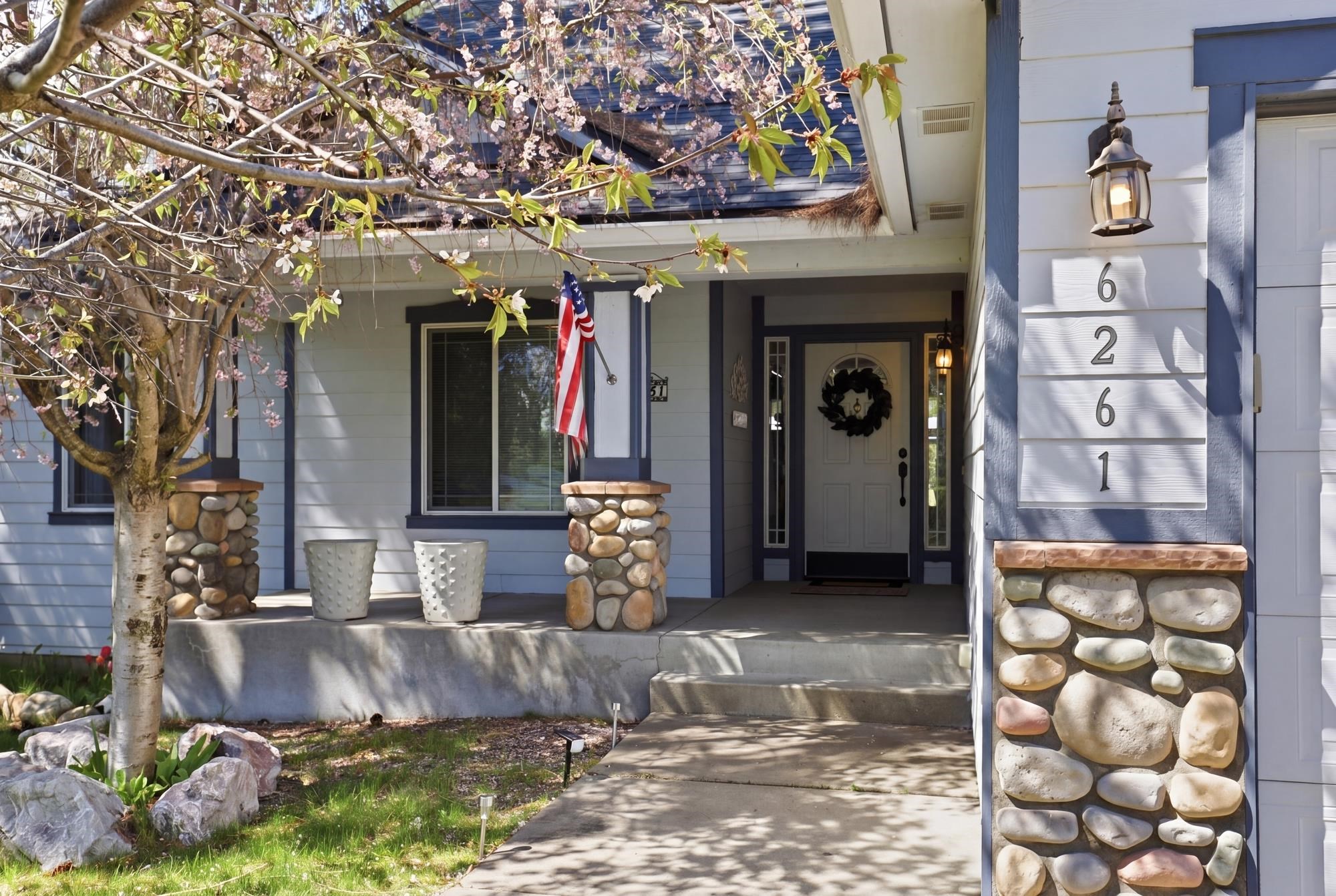 6261 Jenna Dr - Photo 2