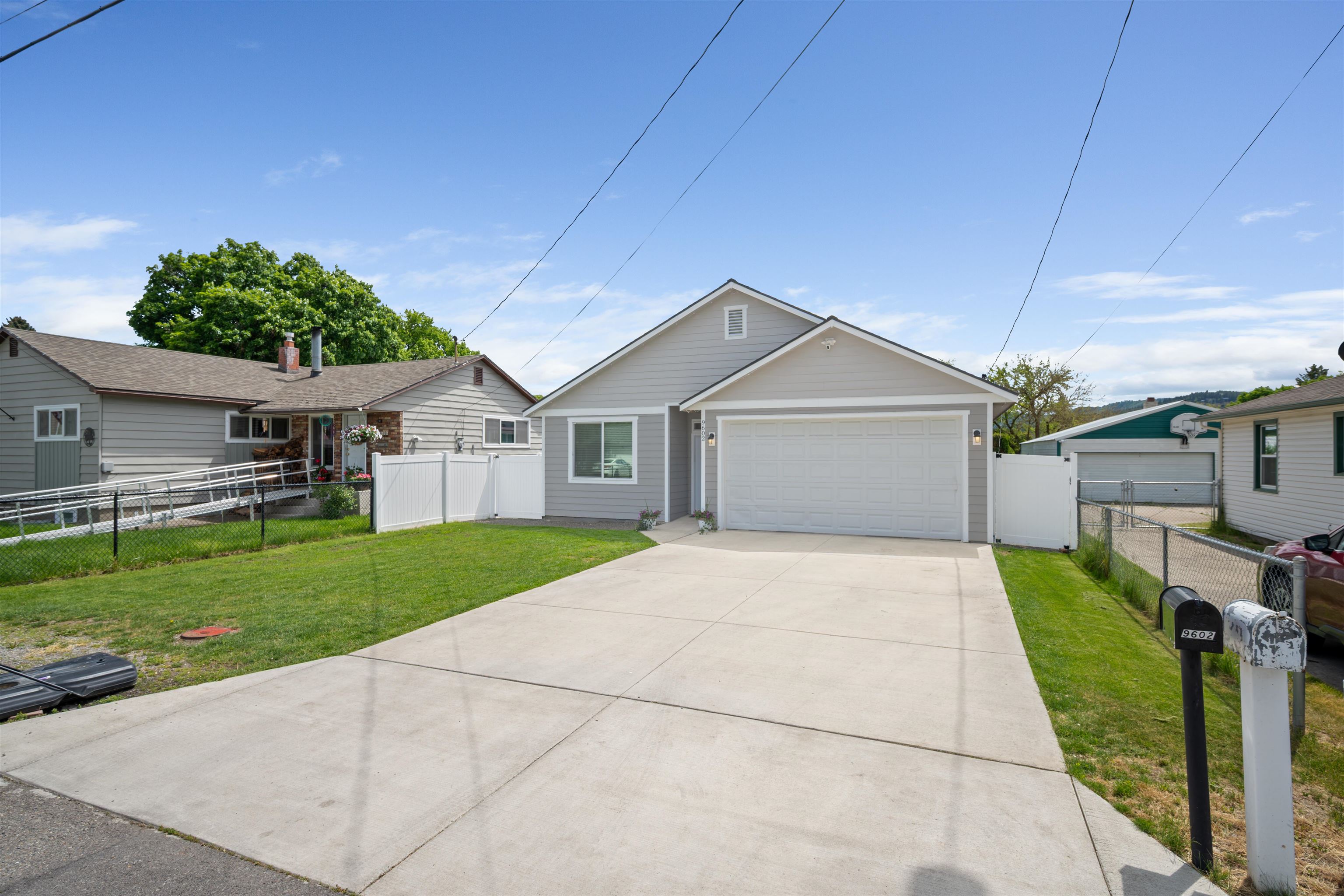 9602 E Valleyway Ave - Photo 2