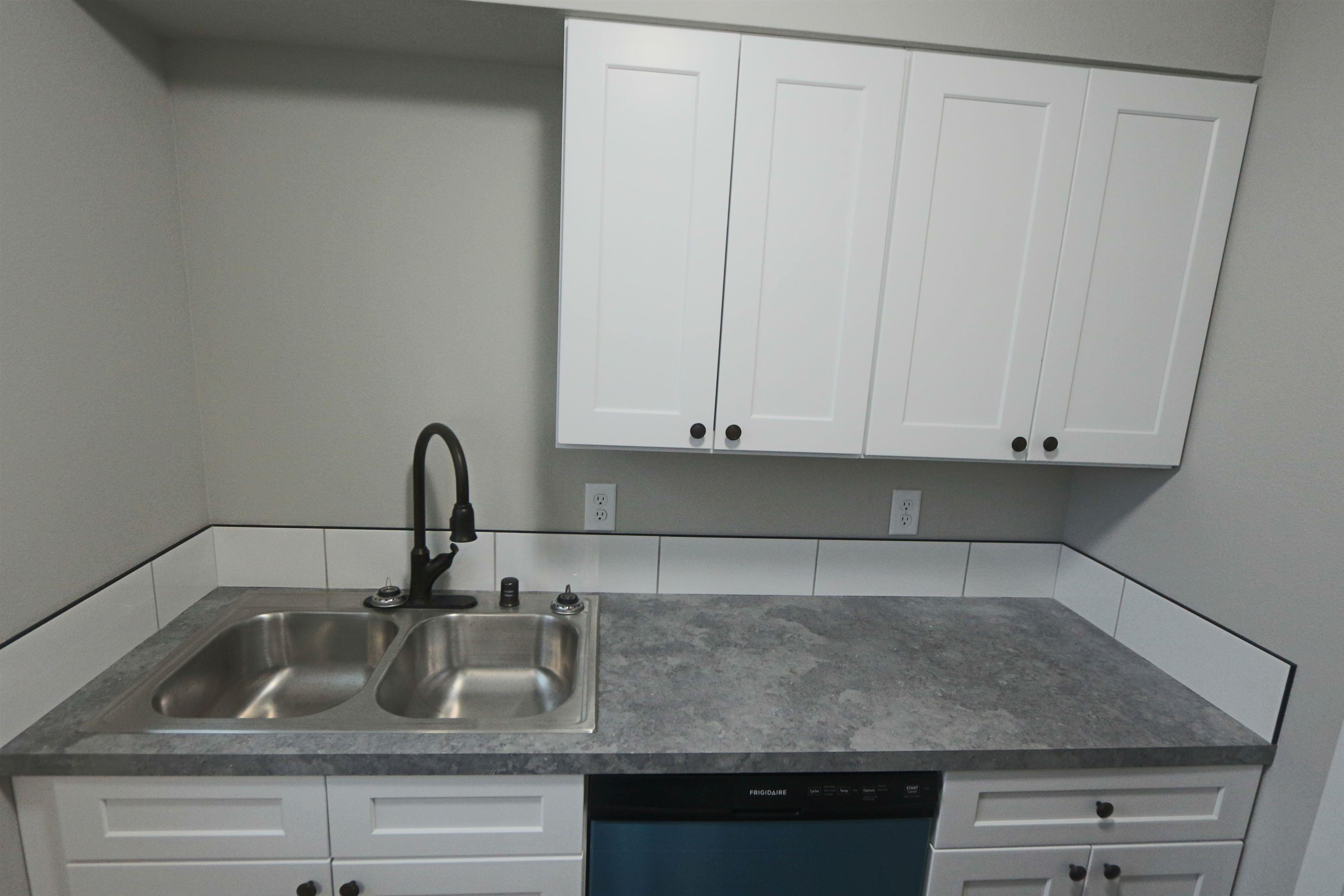 1608 W 8th Ave - Photo 3