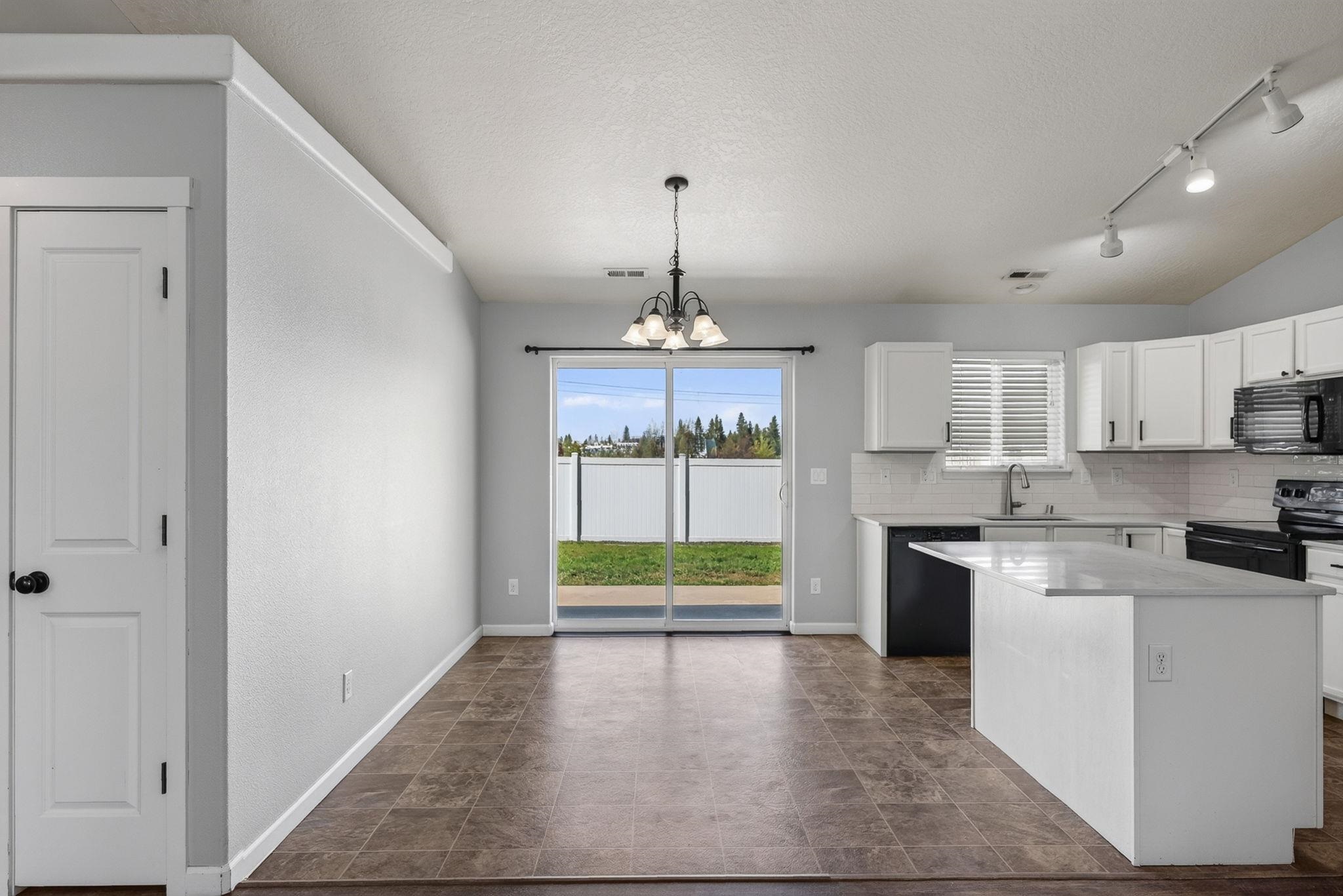 4407 S Mack Rd - Photo 11