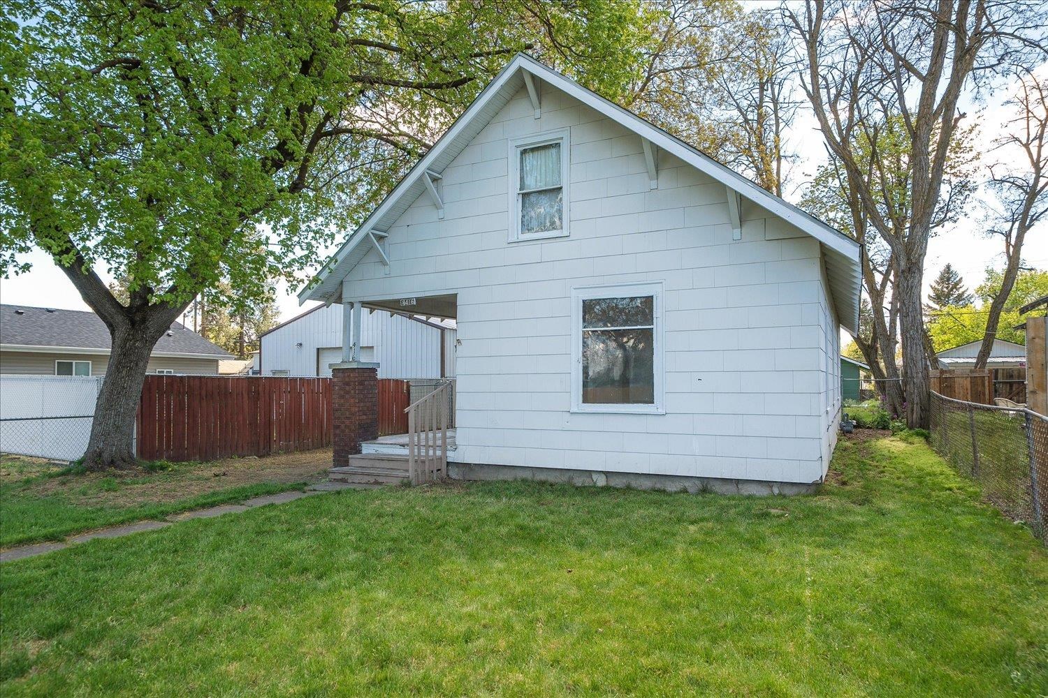 416 E Everett Ave - Photo 1