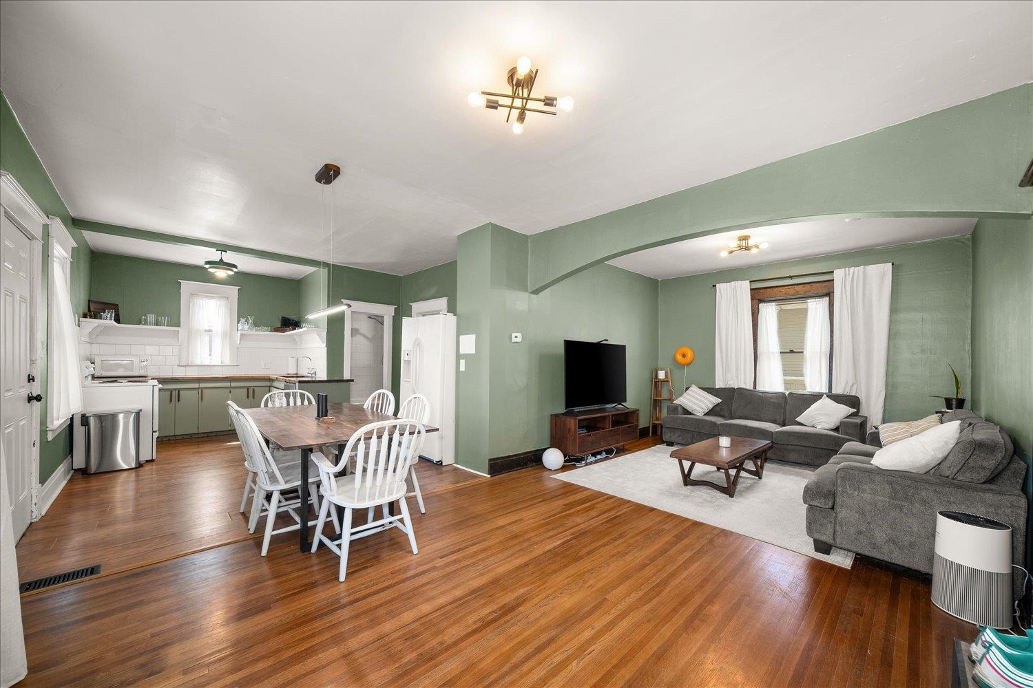 416 E Everett Ave - Photo 2