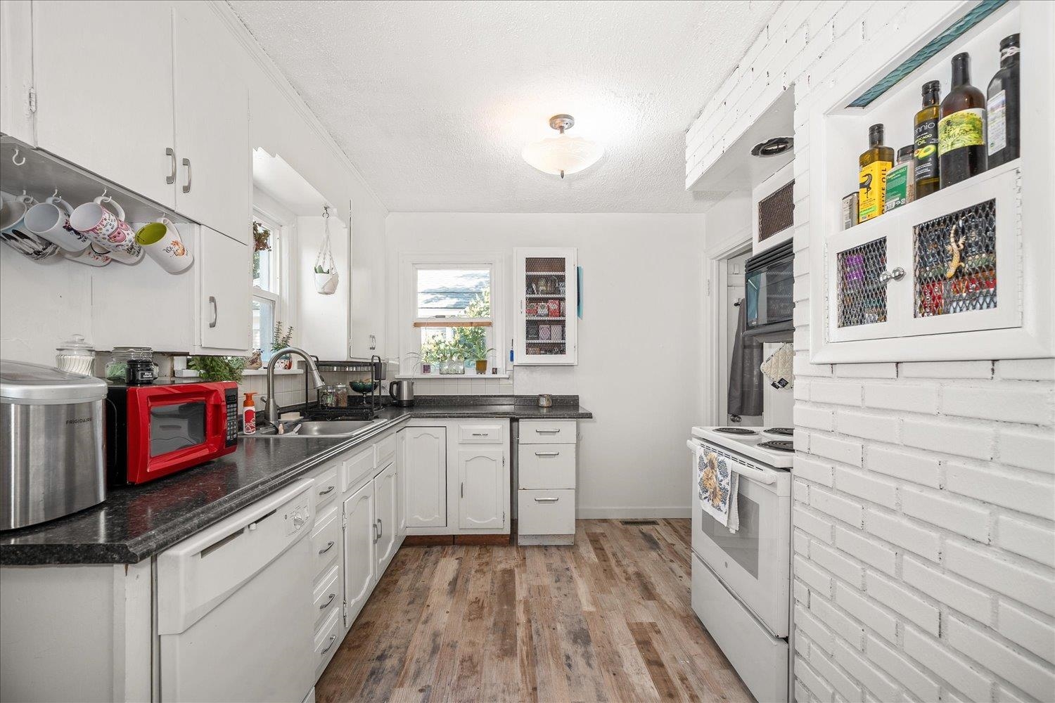 1911 E Sharp Ave - Photo 8