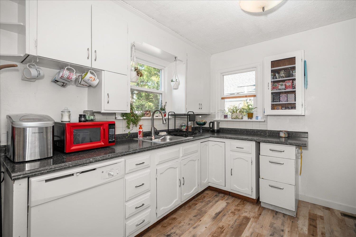 1911 E Sharp Ave - Photo 9