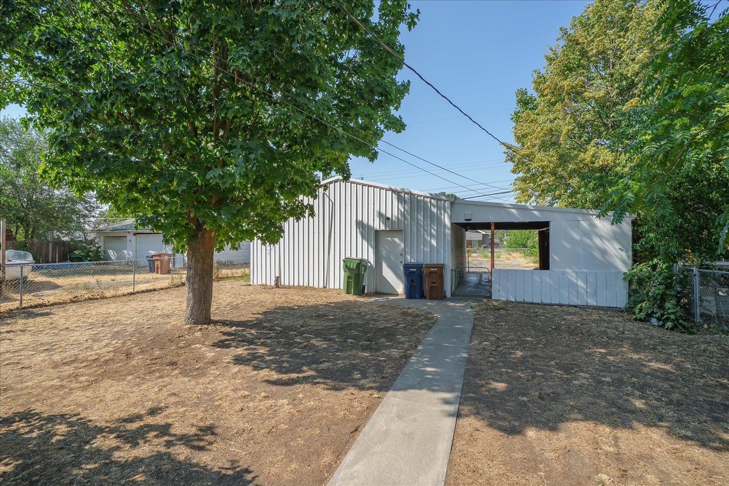 1911 E Sharp Ave - Photo 31