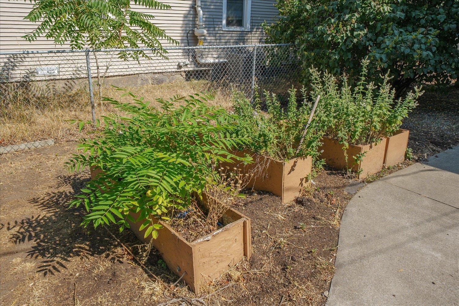 1911 E Sharp Ave - Photo 32
